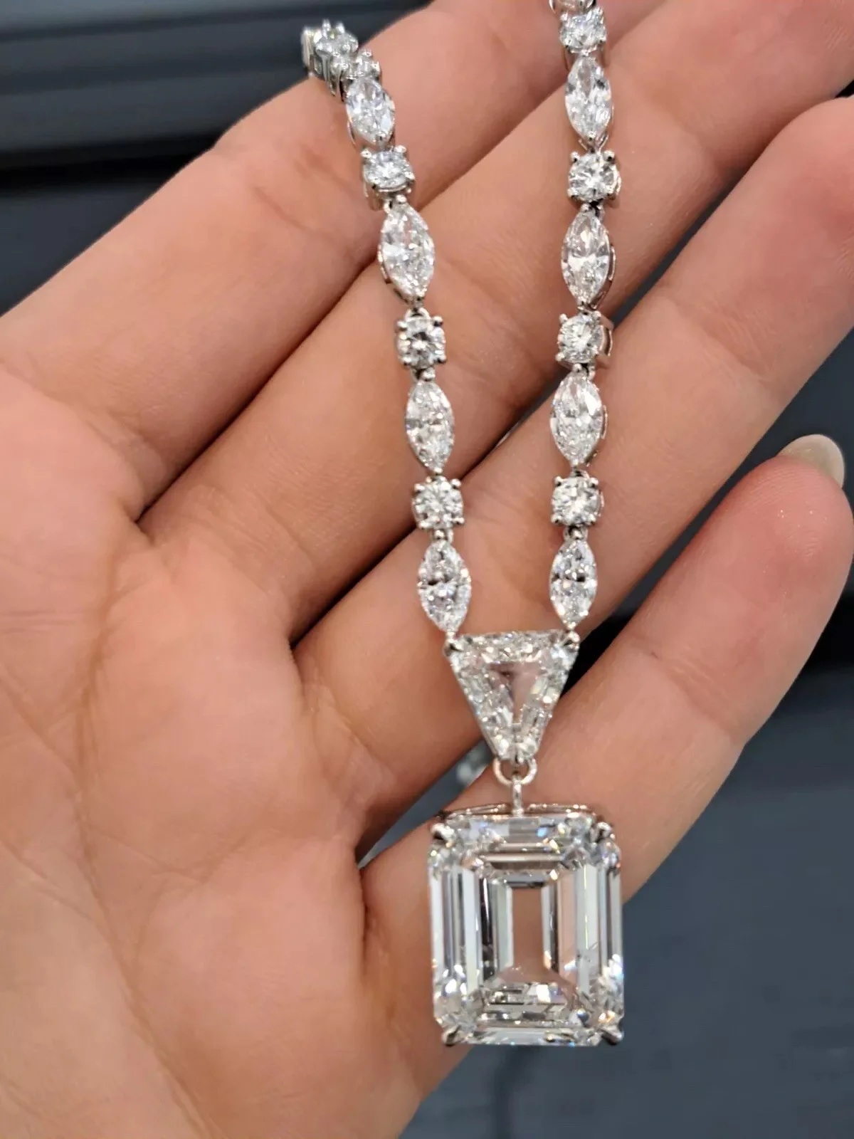 35.00Ct, Lab Grown Big Emerald With Trillion, Marquise & Round Diamond Designer Necklace In Platinum - Image 4