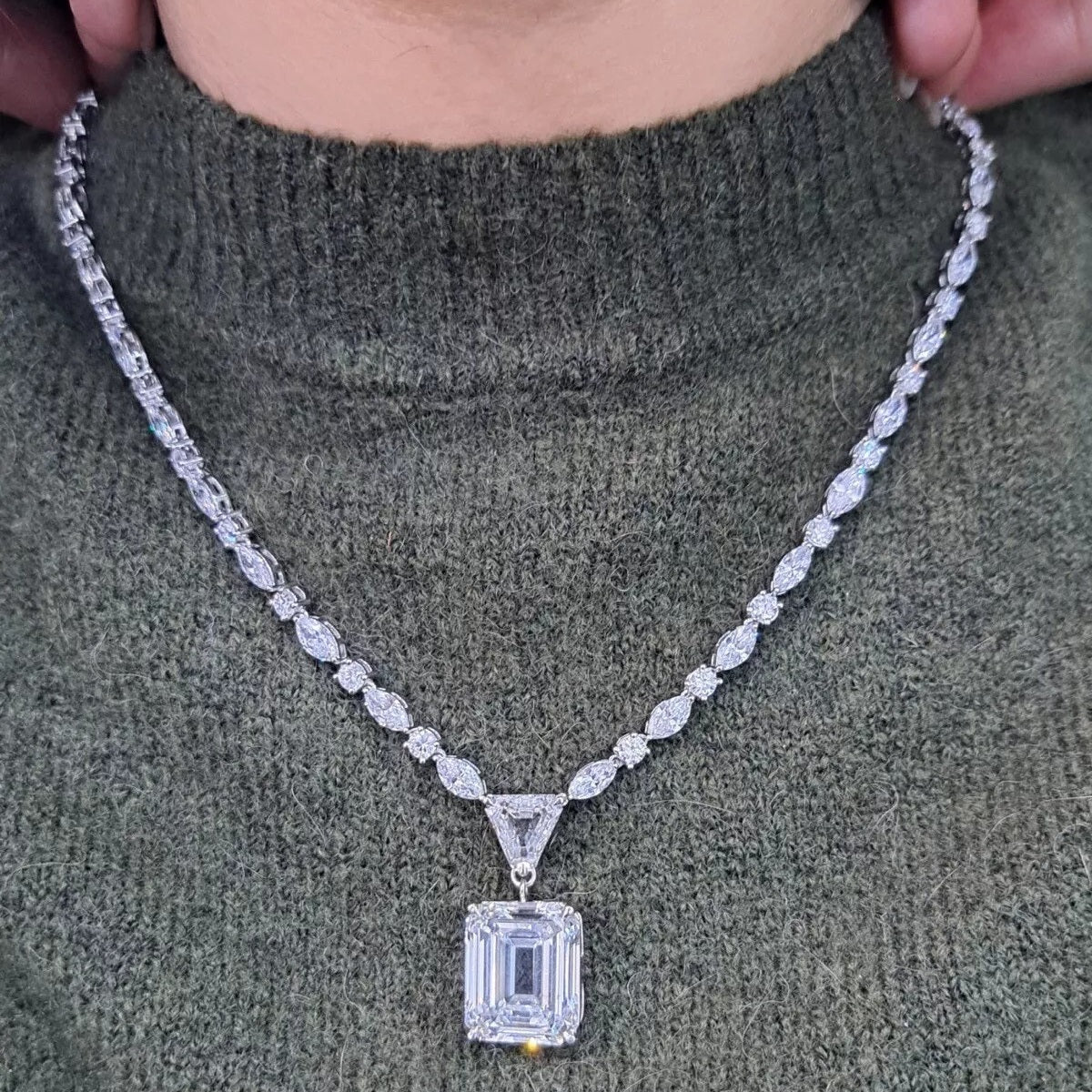 35.00Ct, Lab Grown Big Emerald With Trillion, Marquise & Round Diamond Designer Necklace In Platinum - Image 5