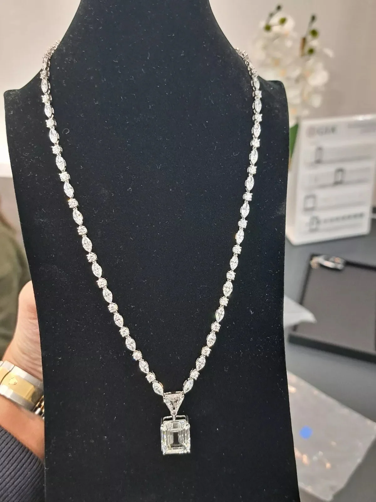 35.00Ct, Lab Grown Big Emerald With Trillion, Marquise & Round Diamond Designer Necklace In Platinum - Image 6