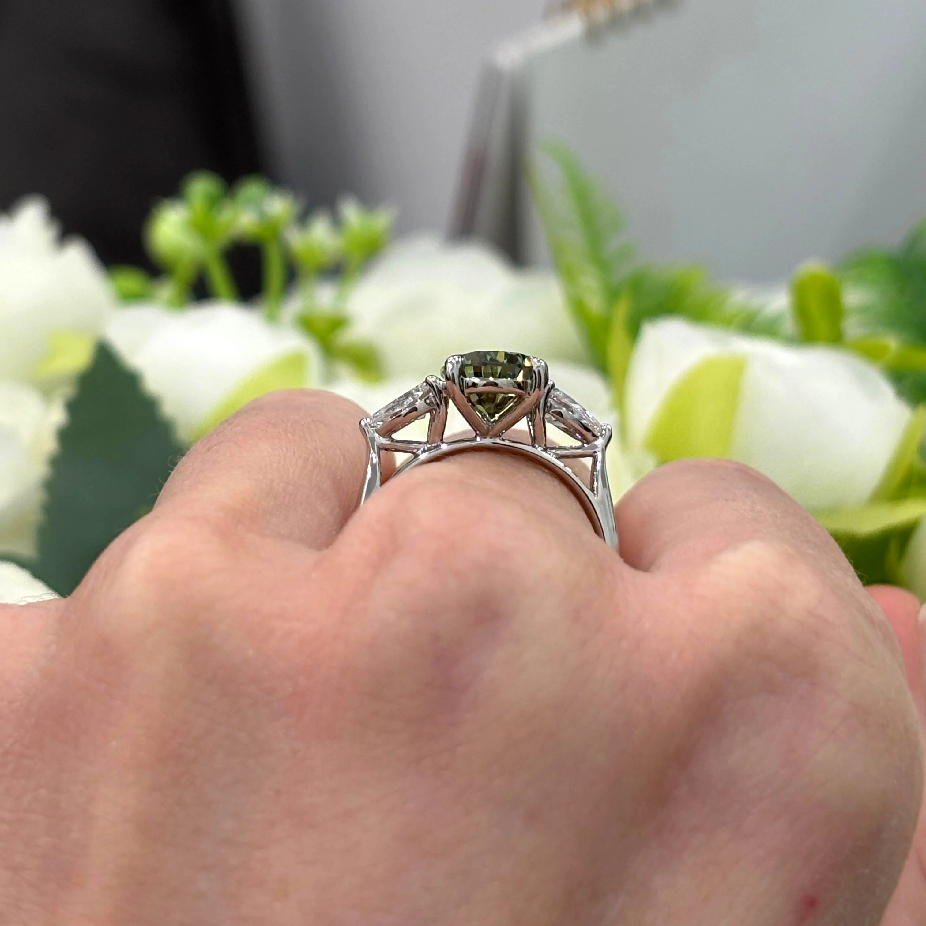 3.20 Carat IGI Lab Fancy Vivid Green Pear & Side Pear Diamond Three-Stone Ring In Platinum - Image 3