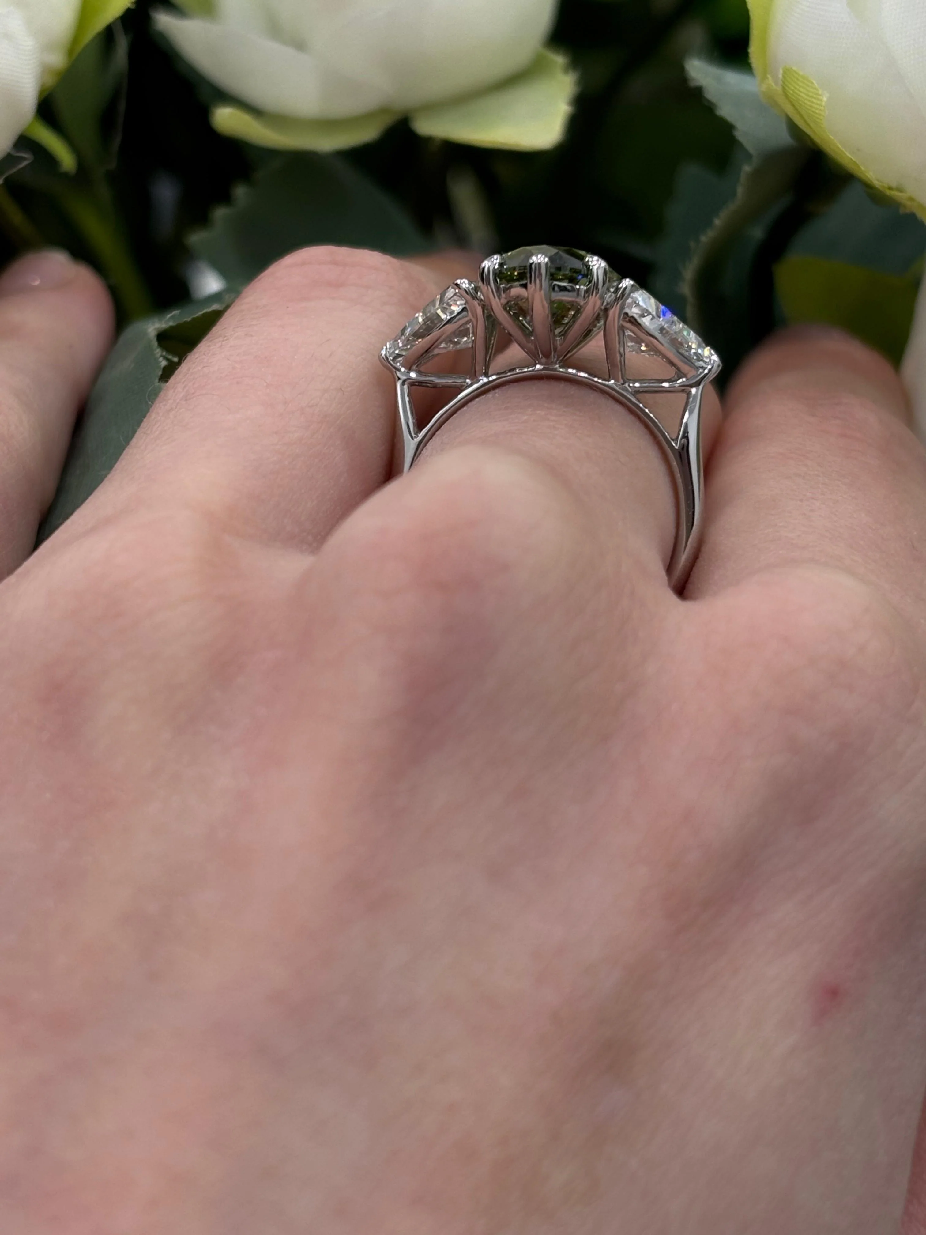 IGI 7.29Carat Lab Grown Fancy Vivid Green Marquise & Side Tapper Baguette Diamond Trilogy Ring In Platinum - Image 4