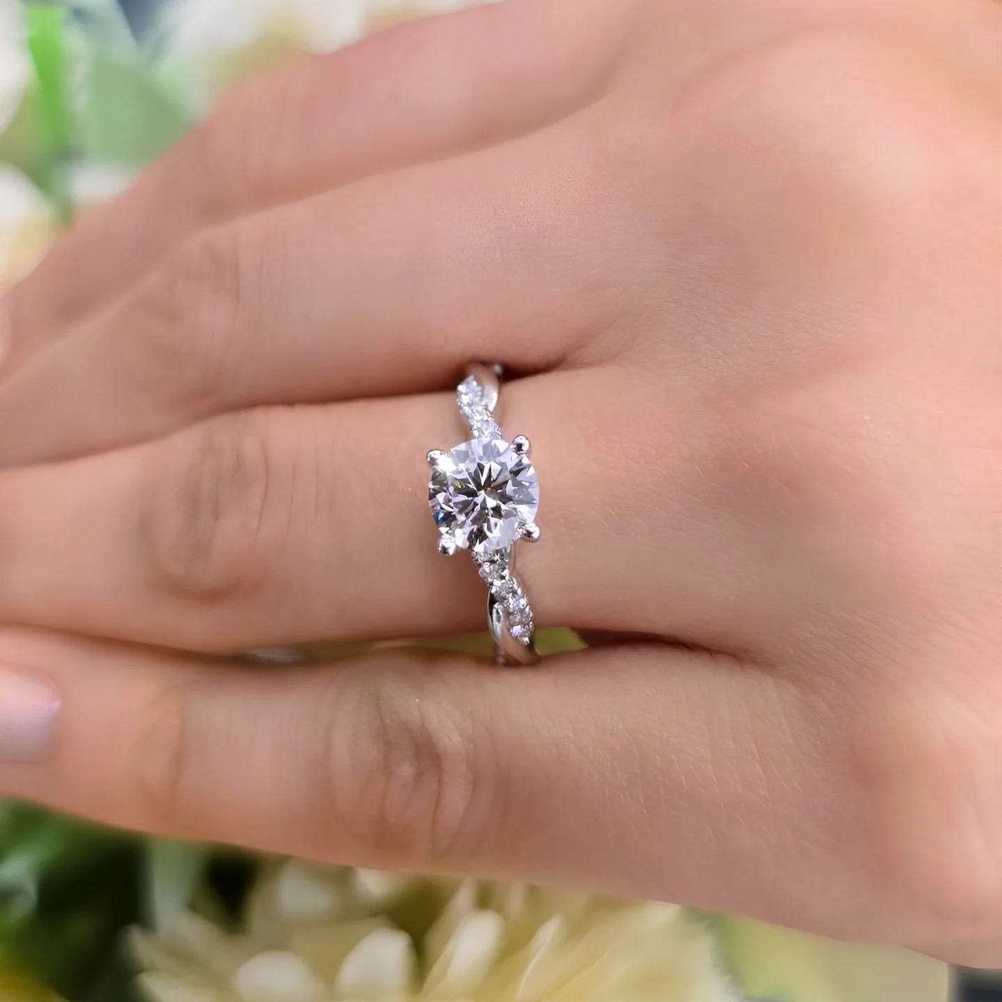 IGI Certified 1.20Carat D/VS Round & Side Diamond Twisted Shank Designer Ring - Image 3
