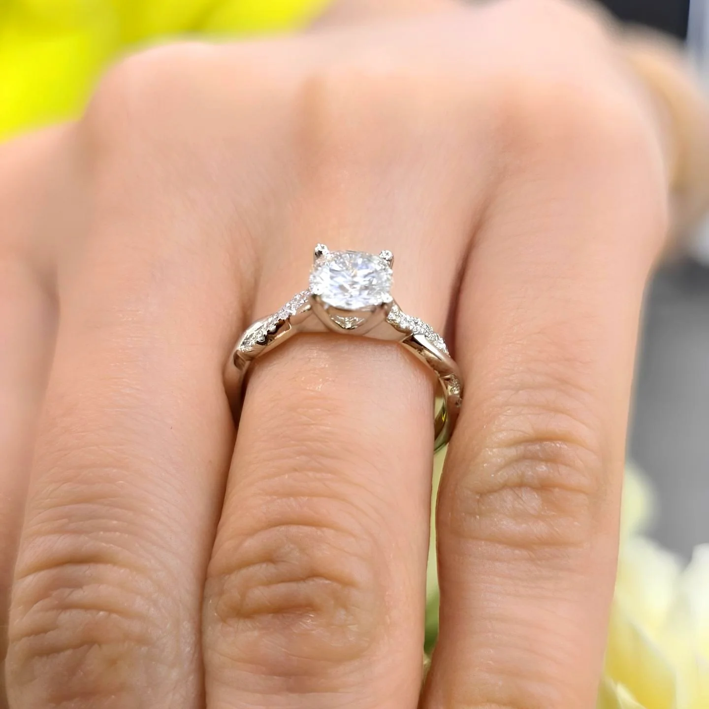 IGI Certified 1.20Carat D/VS Round & Side Diamond Twisted Shank Designer Ring - Image 5