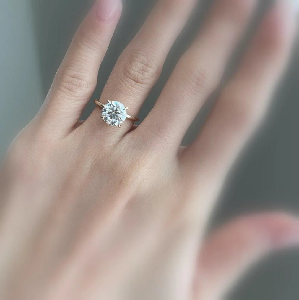 IGI Certified 1.35 Ct E/VVS Round Diamond Solitaire Engagement Ring - Image 3
