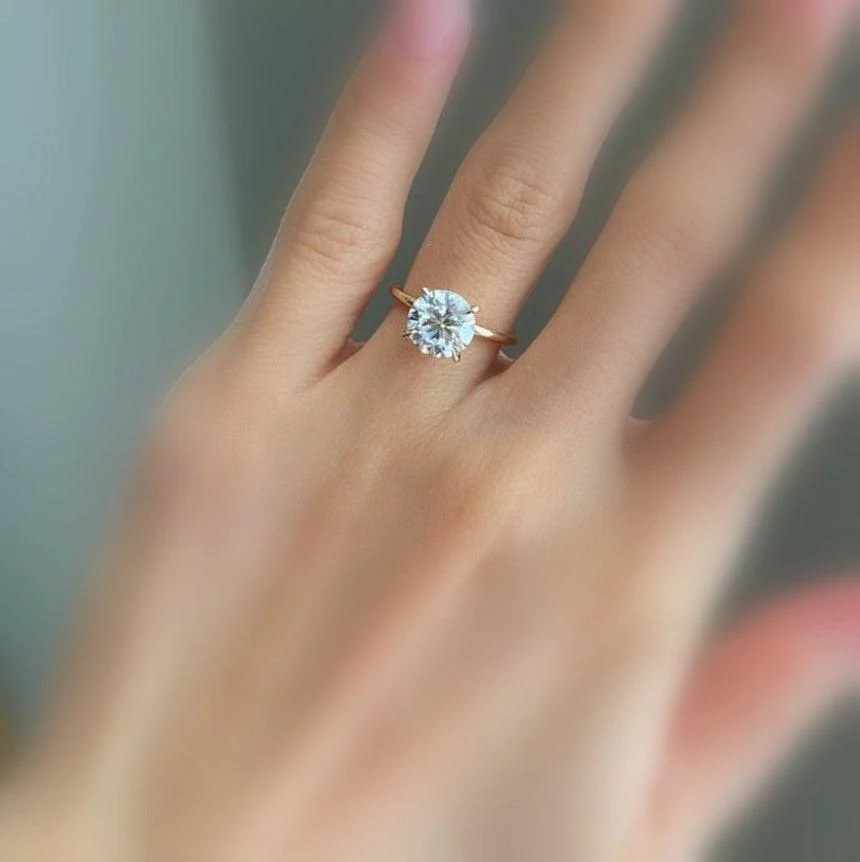 IGI Certified 1.35 Ct E/VVS Round Diamond Solitaire Engagement Ring - Image 5