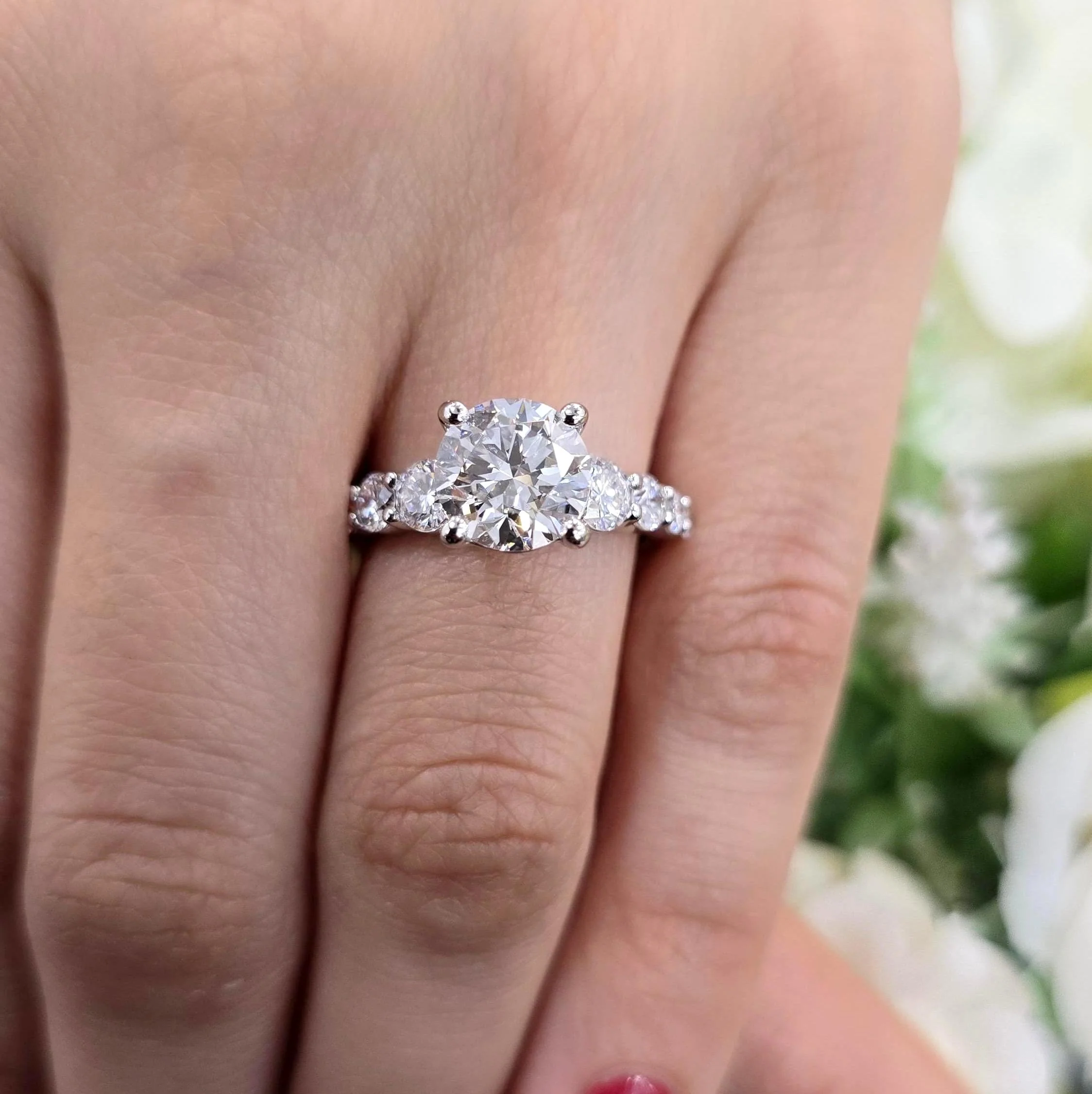 IGI Certified 3.00 Carat E/VS Lab Grown Round with Side Diamond Engagement Ring For Women - Image 3