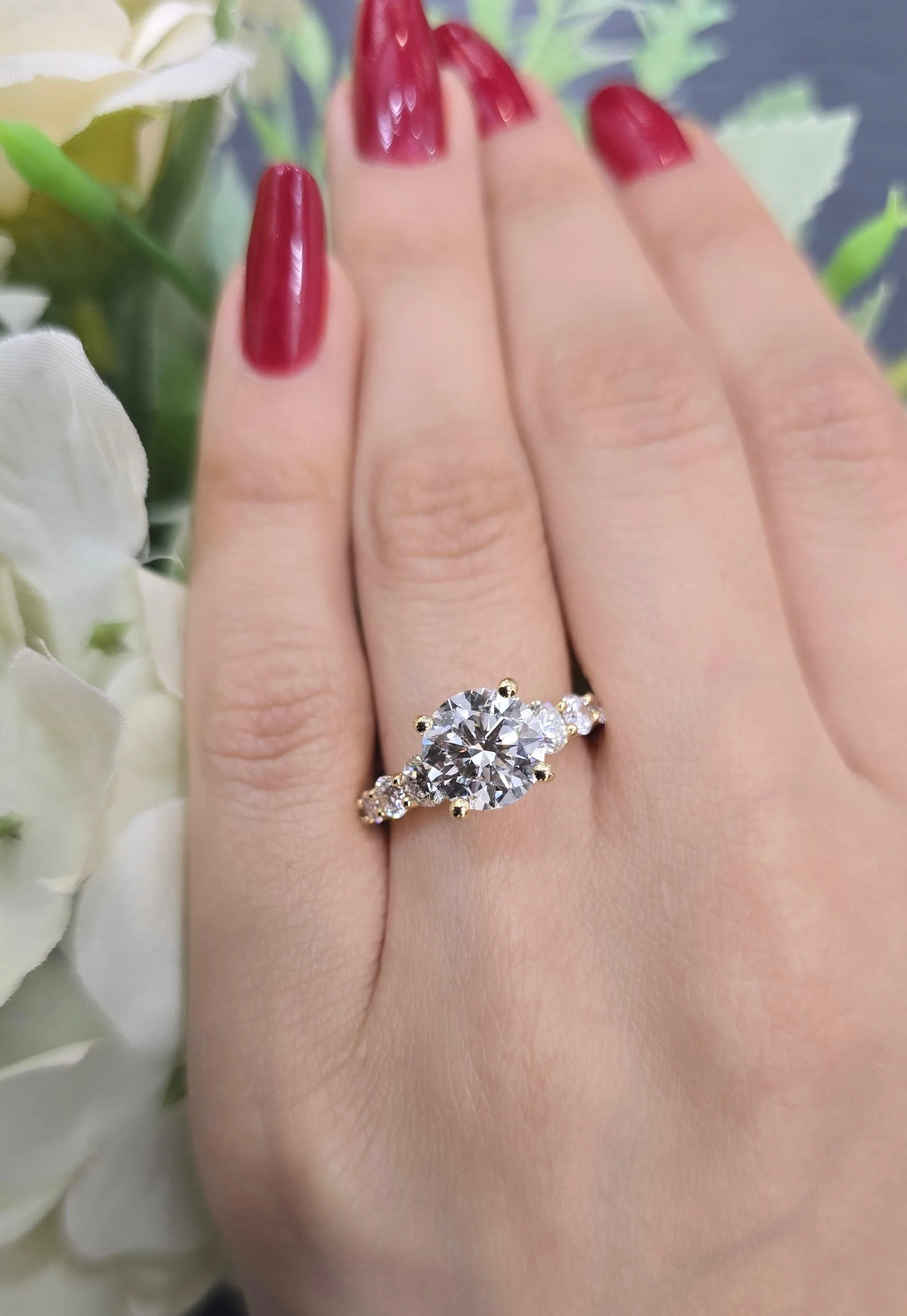 IGI Certified 3.00 Carat E/VS Lab Grown Round with Side Diamond Engagement Ring For Women - Image 6