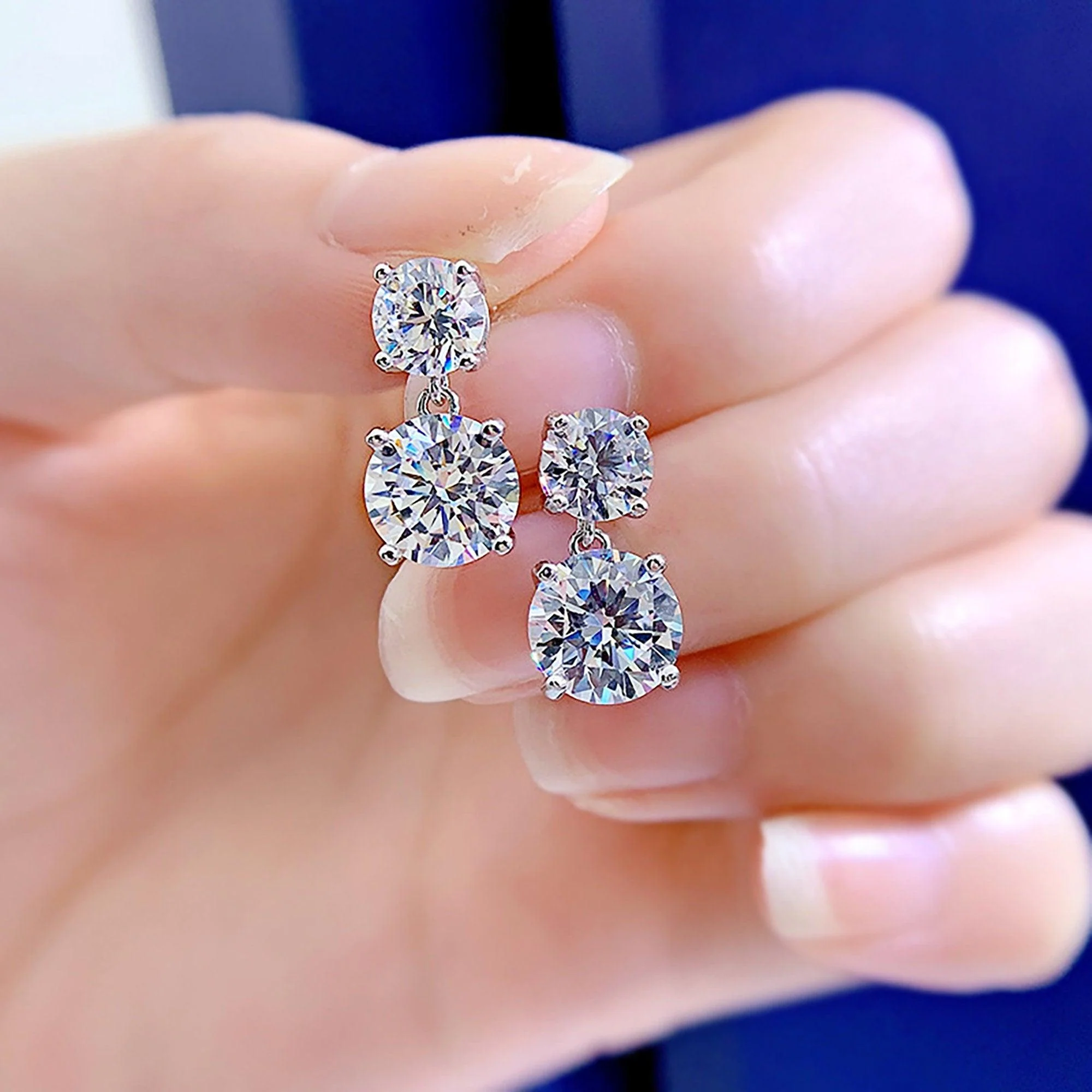 IGI Certified 3-12 Carat E/VS Round Diamond Drop and Dangle Earrings in 18k White Gold - Image 3
