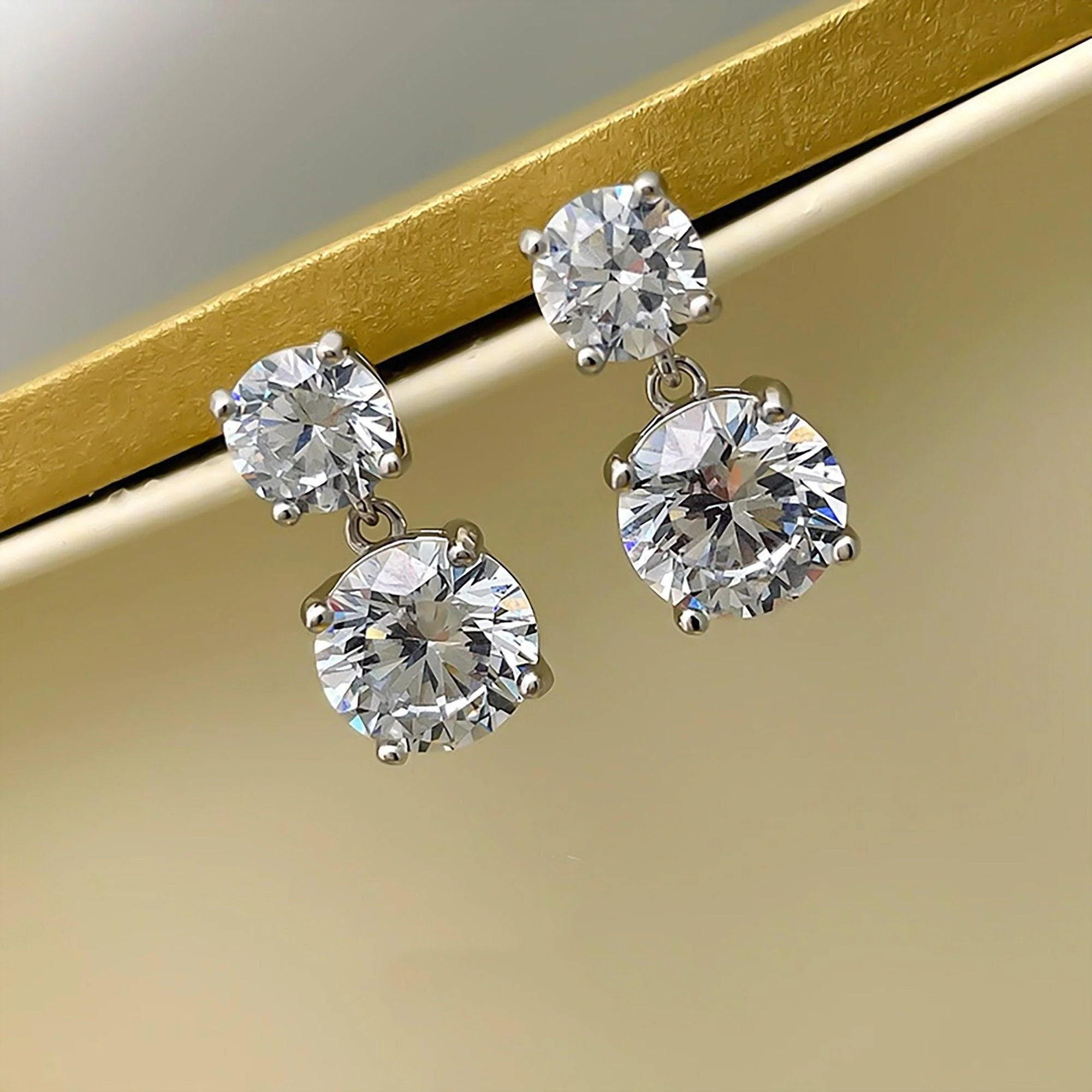 IGI Certified 3-12 Carat E/VS Round Diamond Drop and Dangle Earrings in 18k White Gold - Image 6