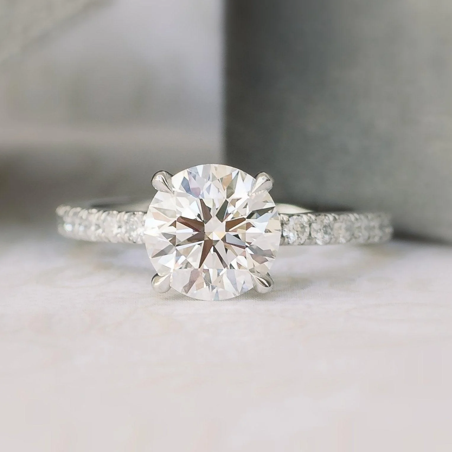 IGI Certified E/VS 4.50Ct Lab Grown Round Diamond Engagement Ring in Platinum