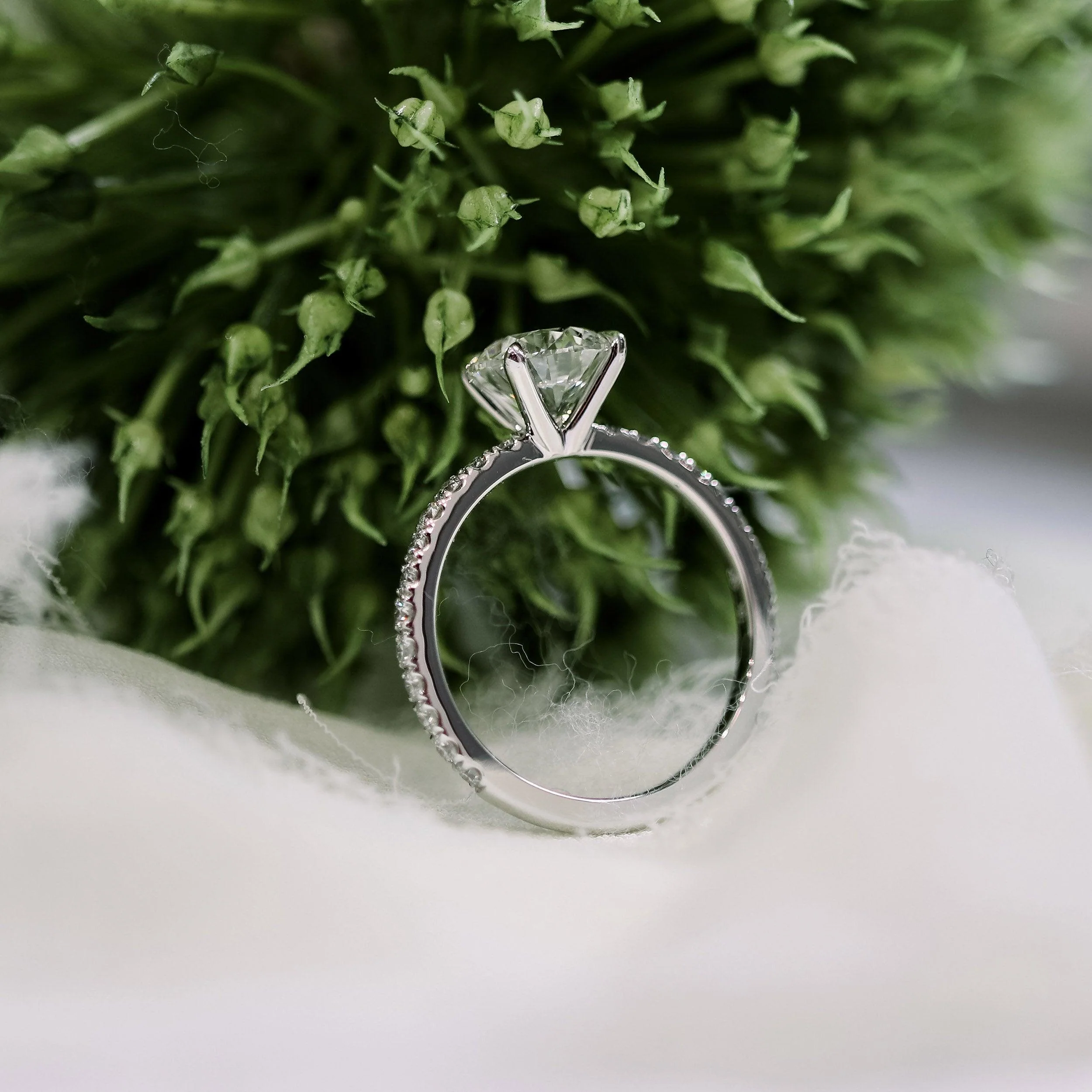 IGI Certified E/VS 4.50Ct Lab Grown Round Diamond Engagement Ring in Platinum - Image 2
