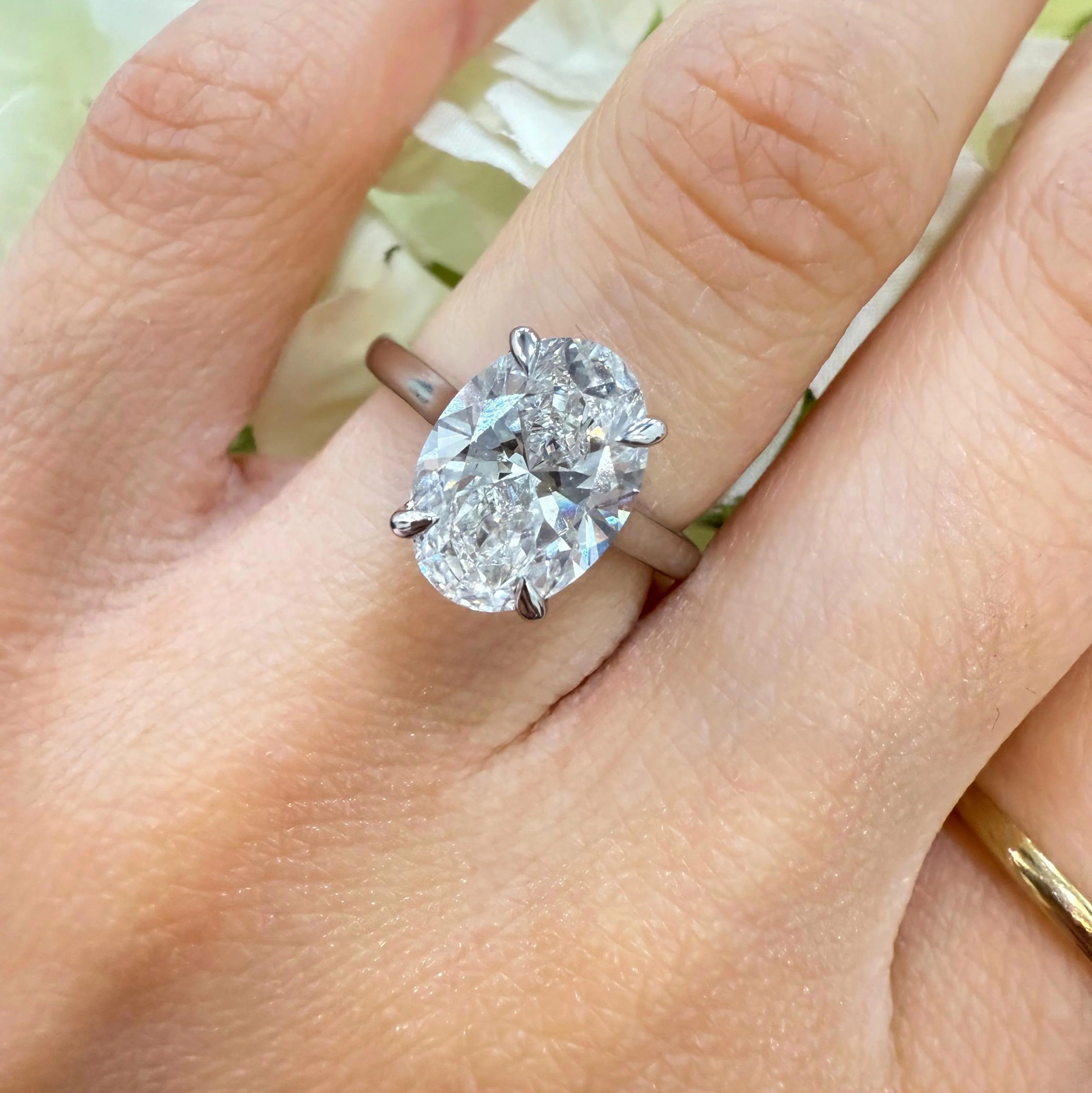 IGI Certified E/VS 4.29 Carat Lab Grown Oval Cut Diamond Solitaire Engagement Ring In Platinum - Image 2
