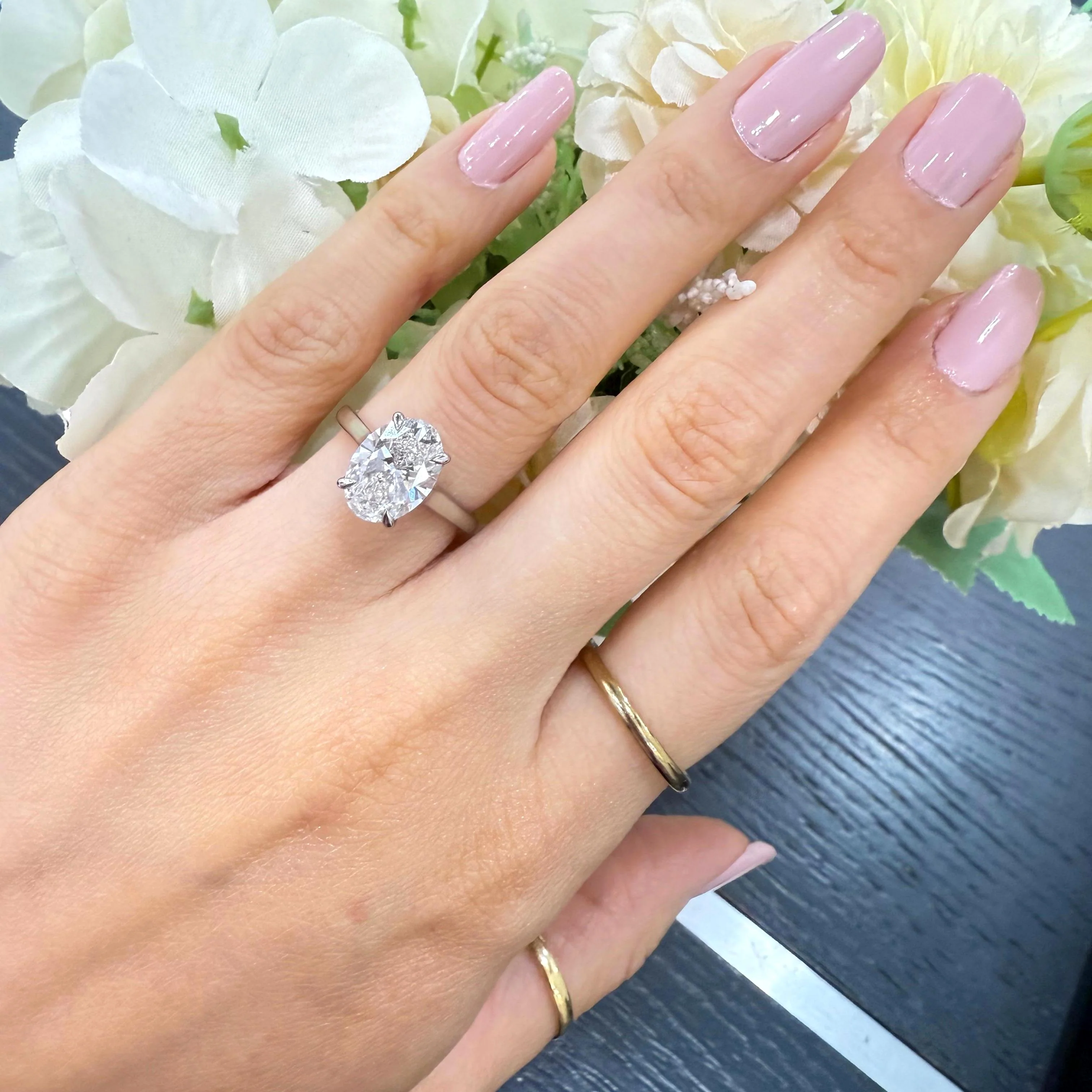 IGI Certified E/VS 4.29 Carat Lab Grown Oval Cut Diamond Solitaire Engagement Ring In Platinum - Image 4