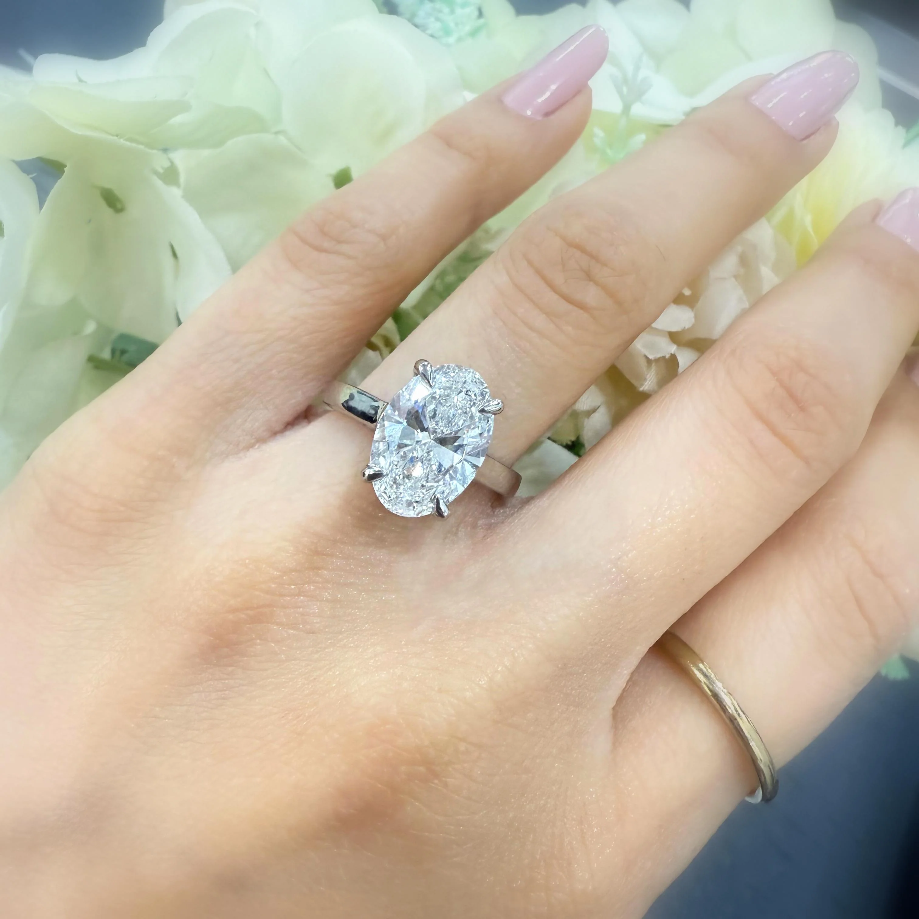 IGI Certified E/VS 4.29 Carat Lab Grown Oval Cut Diamond Solitaire Engagement Ring In Platinum - Image 5