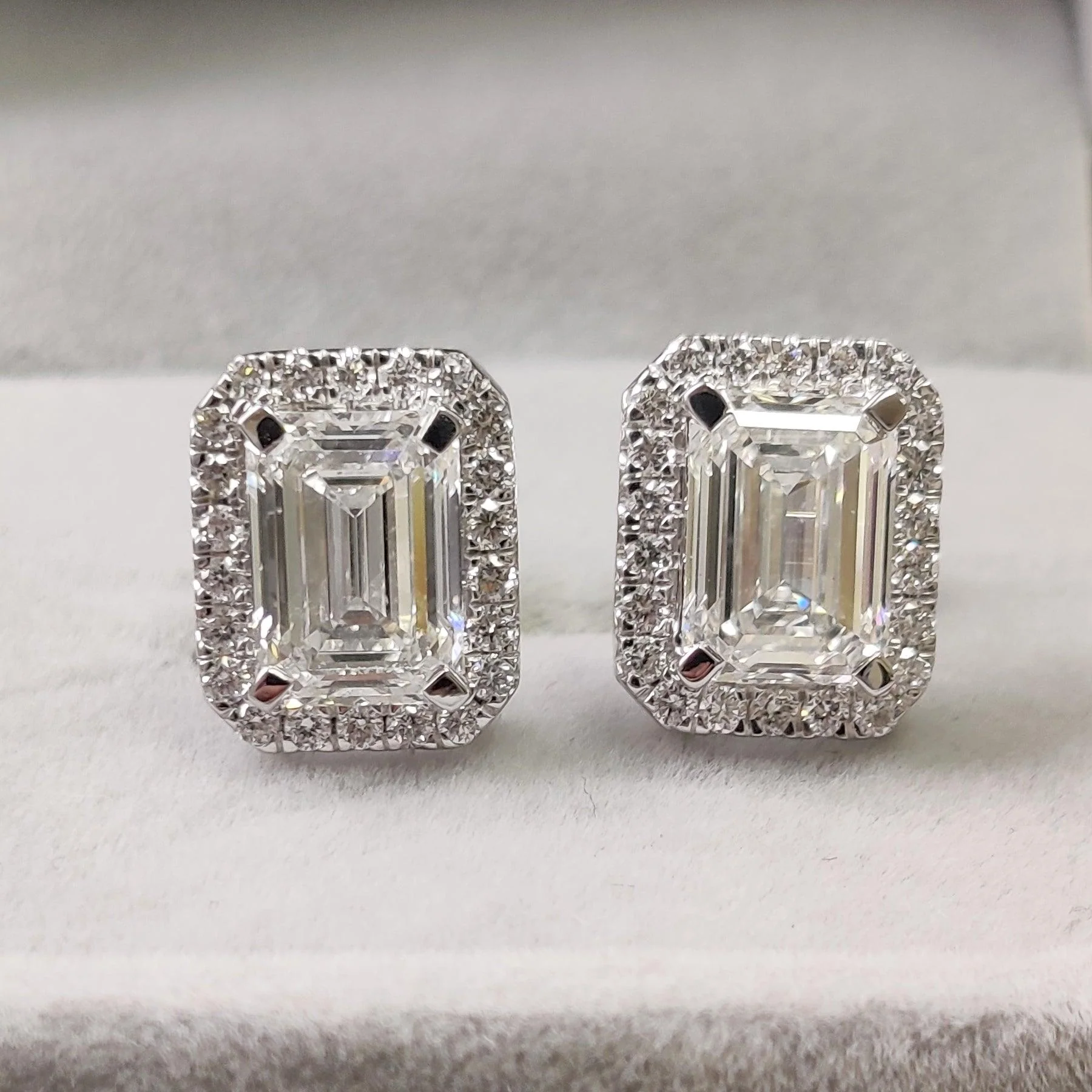 IGI Certified 4.70 Ct Emerald Cut Lab Diamond Halo Stud Earrings In 18k White Gold - Image 4