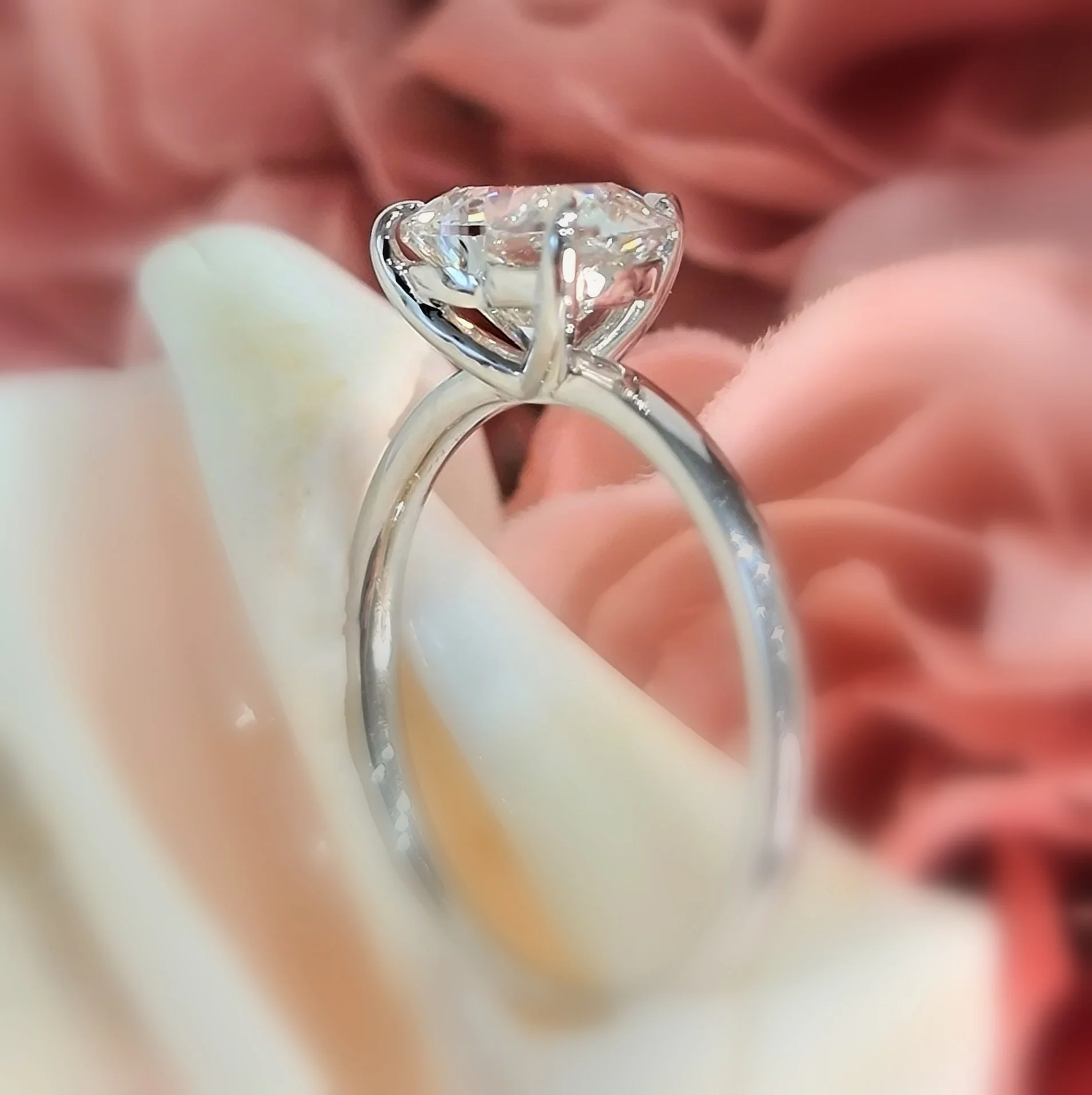 D/VVS 3.00Ct IGI Certified Heart Diamond Solitaire Engagement Ring In Platinum - Image 2