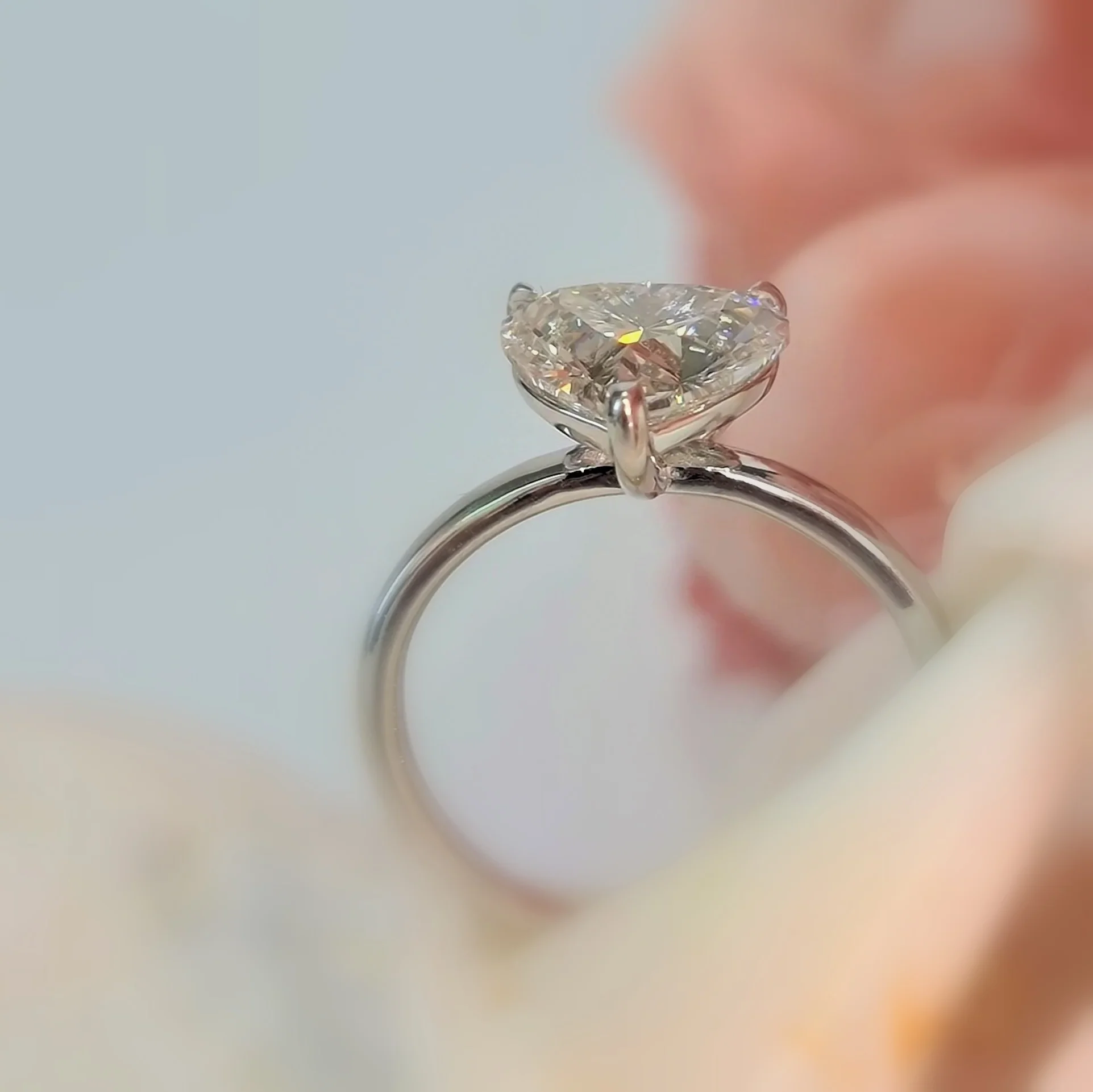 D/VVS 3.00Ct IGI Certified Heart Diamond Solitaire Engagement Ring In Platinum - Image 3