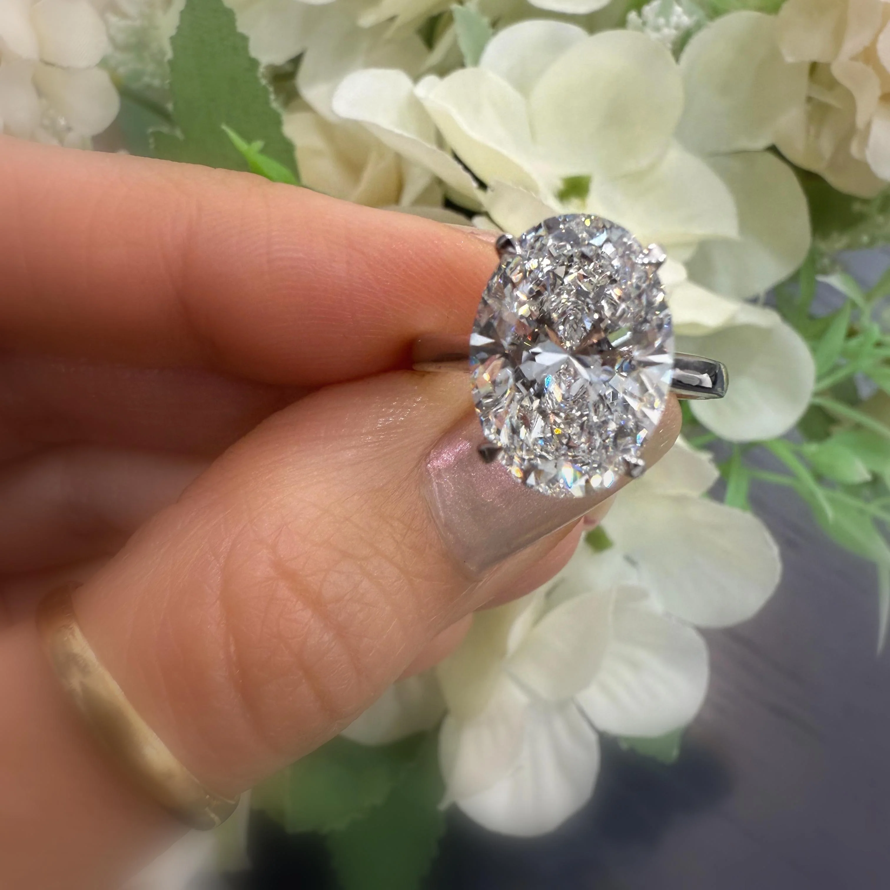 CLEARANCE ! IGI Certified E/VS 6.00Ct Lab Oval Diamond Solitaire Engagement Ring, Platinum / 18K Gold - Image 2