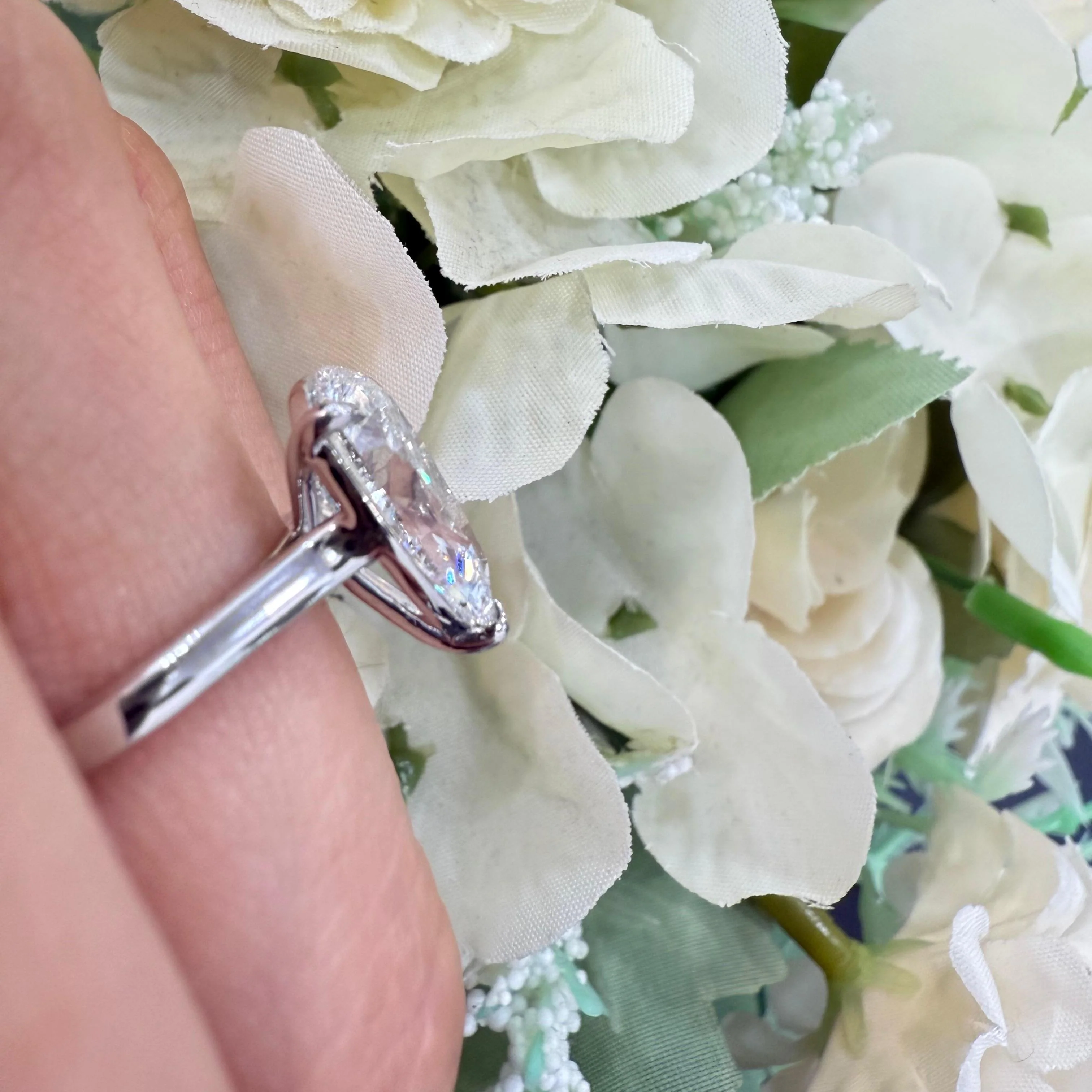 E/VS 3.00CT IGI Certified Lab Grown Pear Diamond Solitaire Engagement Ring in Platinum - Image 3