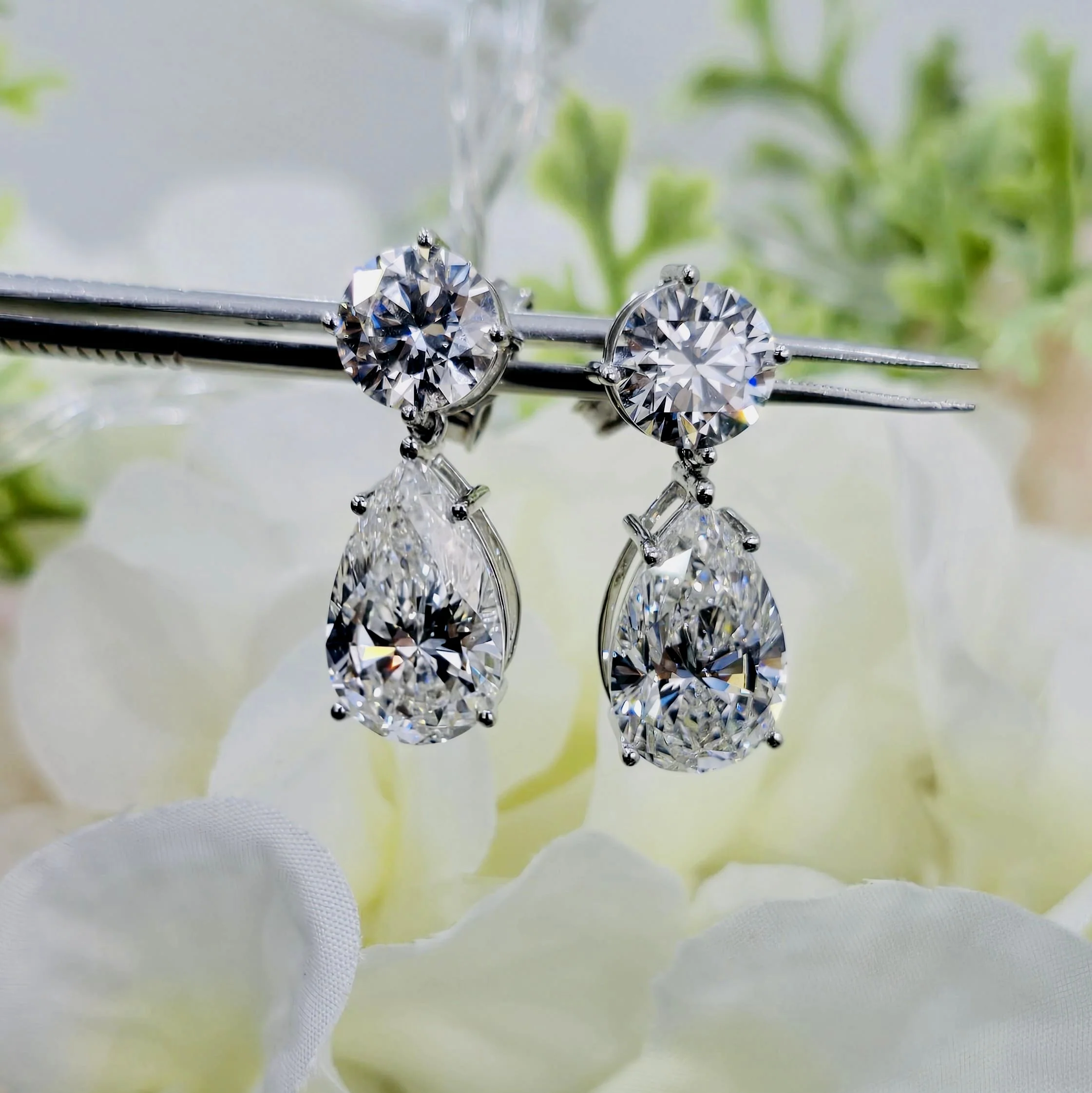 IGI Certified 14.00 Carat Pear & Round Diamond Drop and Dangle Earrings in Platinum - Image 2