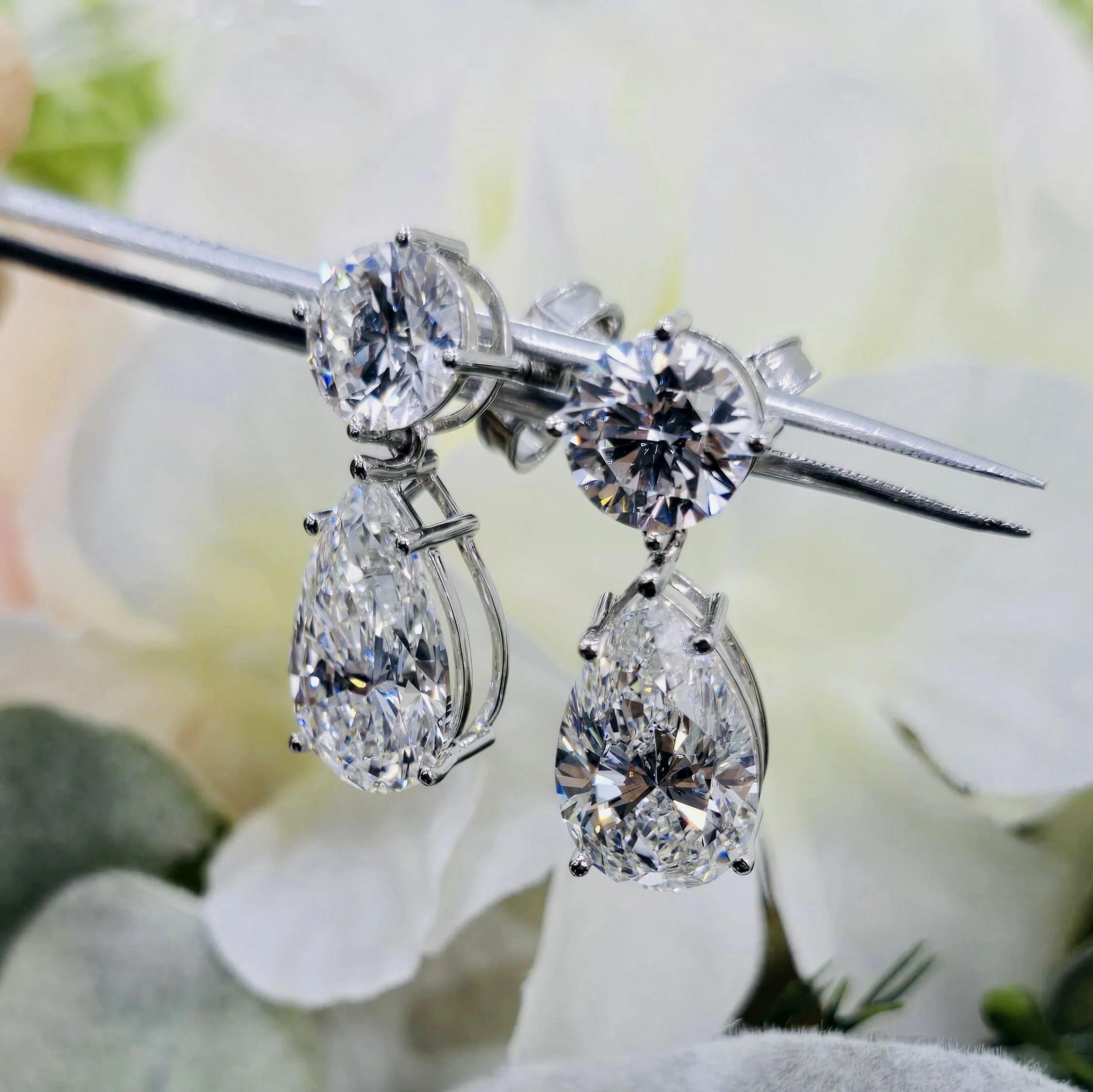 IGI Certified 14.00 Carat Pear & Round Diamond Drop and Dangle Earrings in Platinum - Image 3