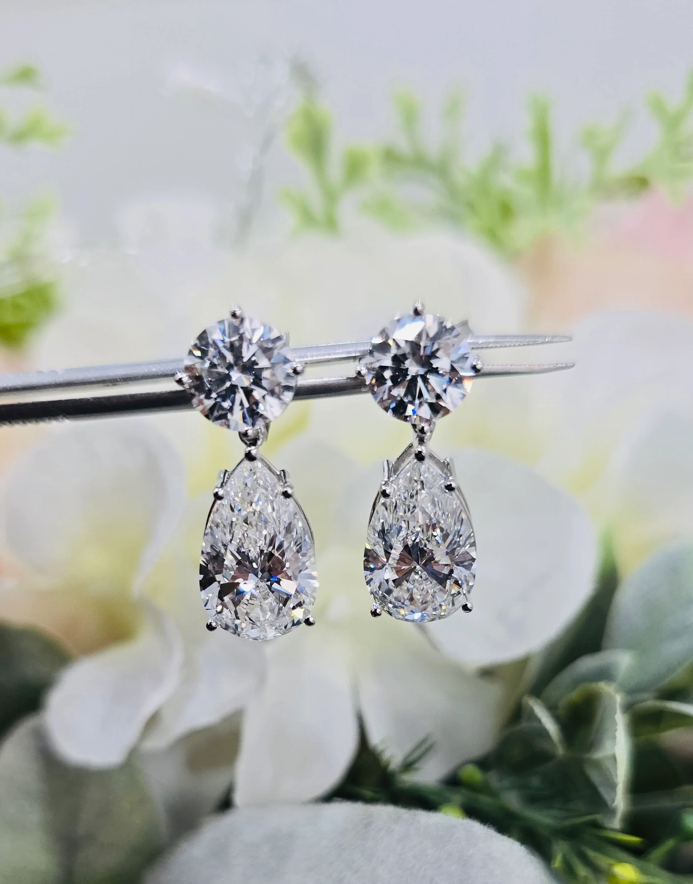 IGI Certified 14.00 Carat Pear & Round Diamond Drop and Dangle Earrings in Platinum - Image 6