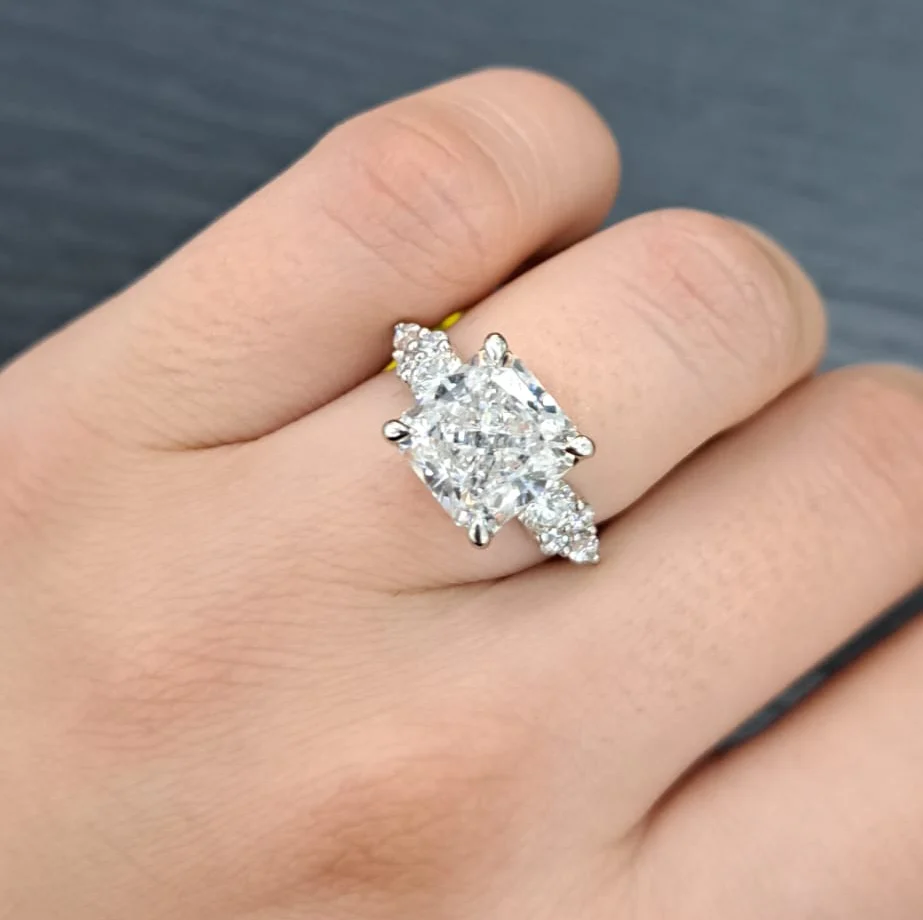 Clearance E/VS 5.09Ct IGI Certified Radiant Cut Diamond Engagement Ring In Platinum - Image 3