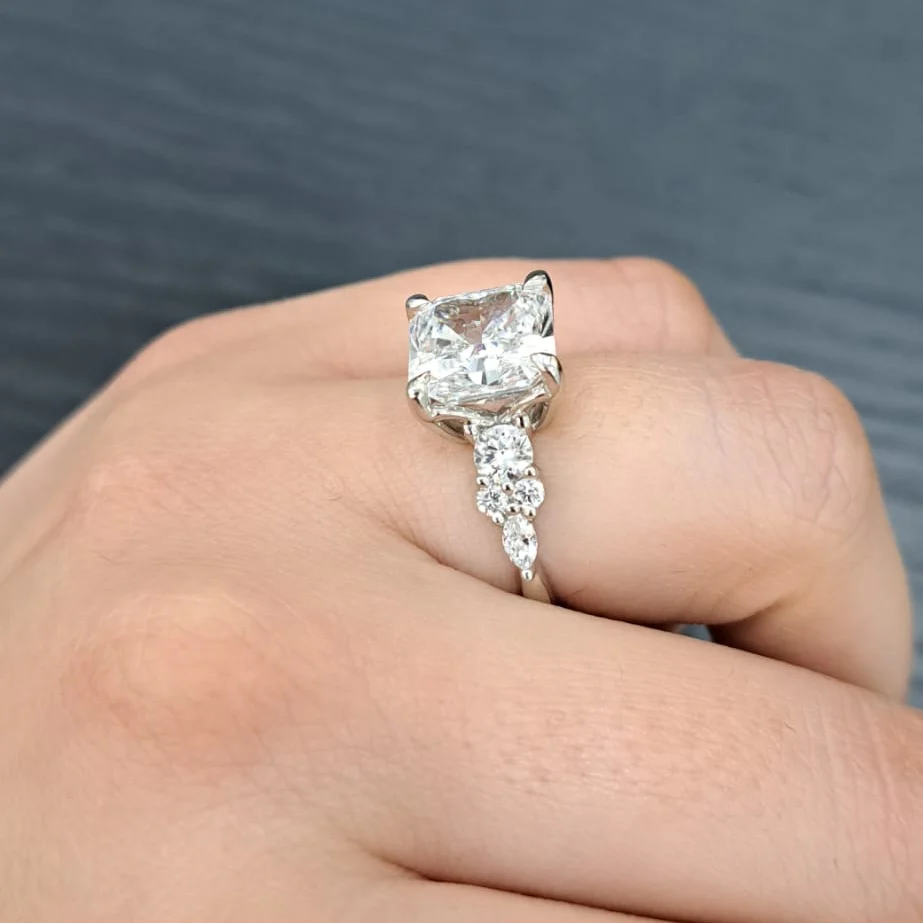 Clearance E/VS 5.09Ct IGI Certified Radiant Cut Diamond Engagement Ring In Platinum - Image 4