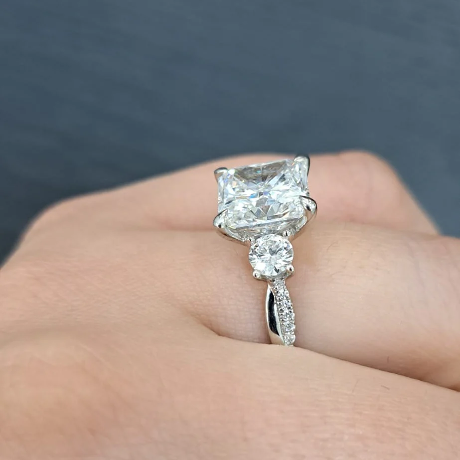 Clearance E/VS 5.00Ct IGI Certified Radiant Cut Diamond Engagement Ring In Platinum - Image 2