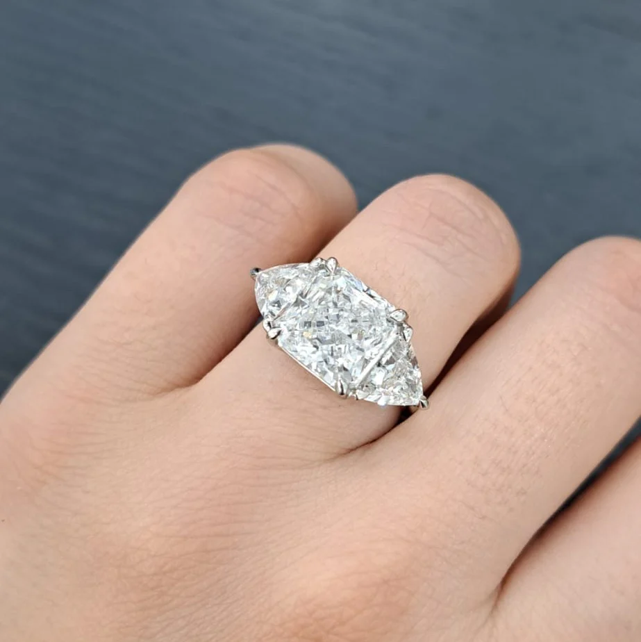 Clearance E/VS 6.00Ct IGI Certified Radiant Cut Diamond Trilogy Ring In Platinum - Image 2