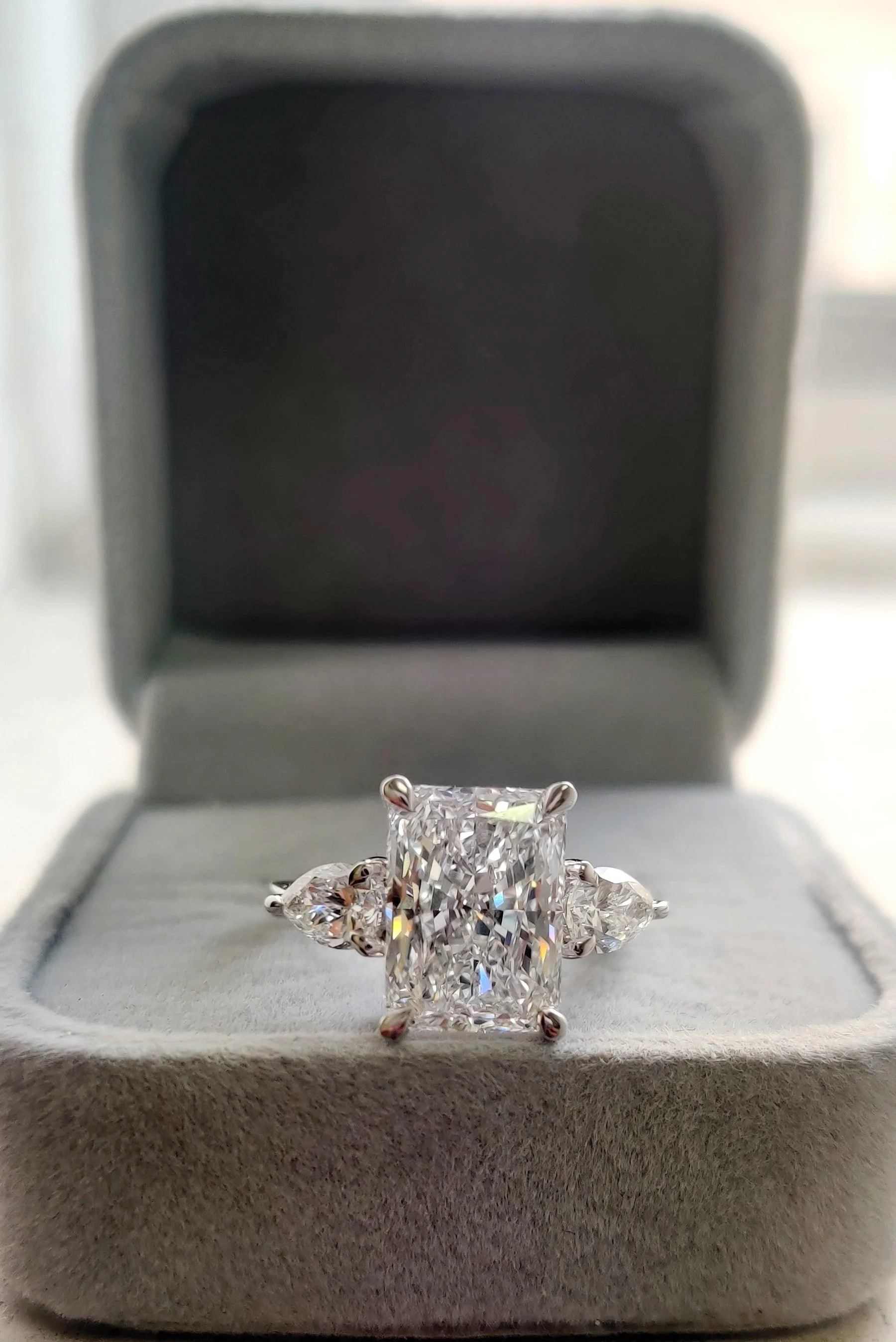 IGI Certified Radiant & Pear Diamond Trilogy Ring Platinum 7.00Ct F/VS - Image 4