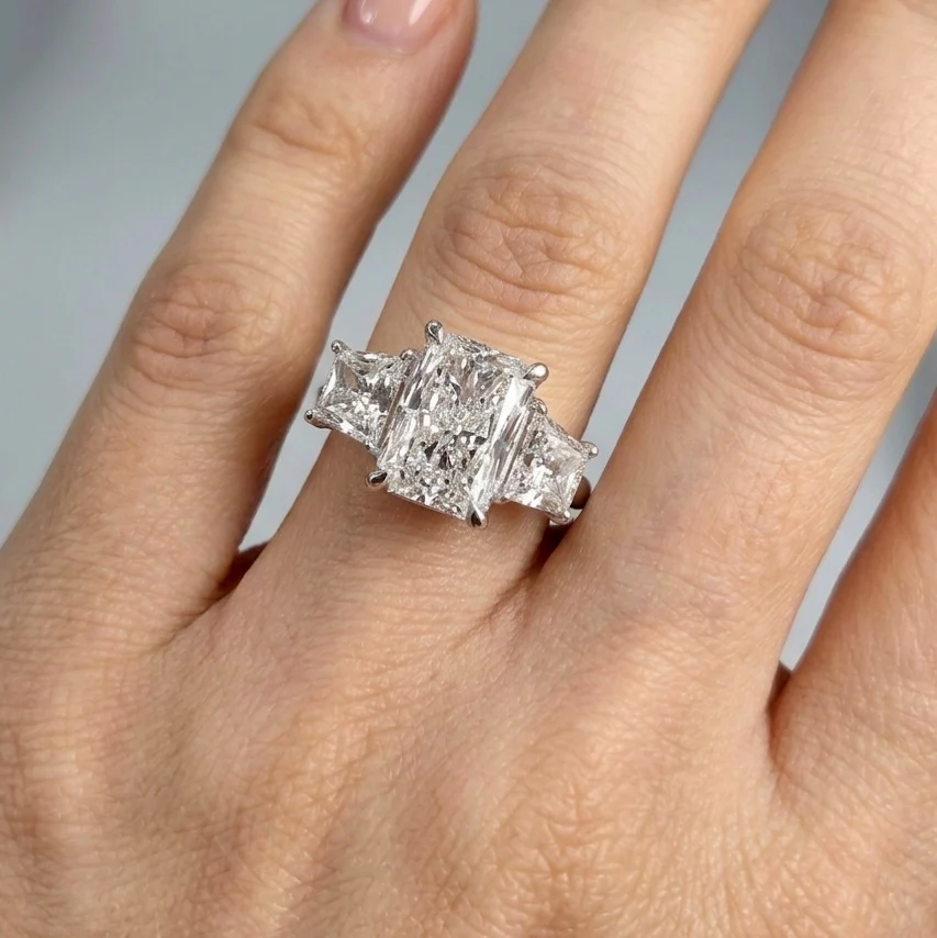 IGI Certified E/VS 6.50 Carat Radiant & Diamond Trilogy Ring Platinum - Image 2