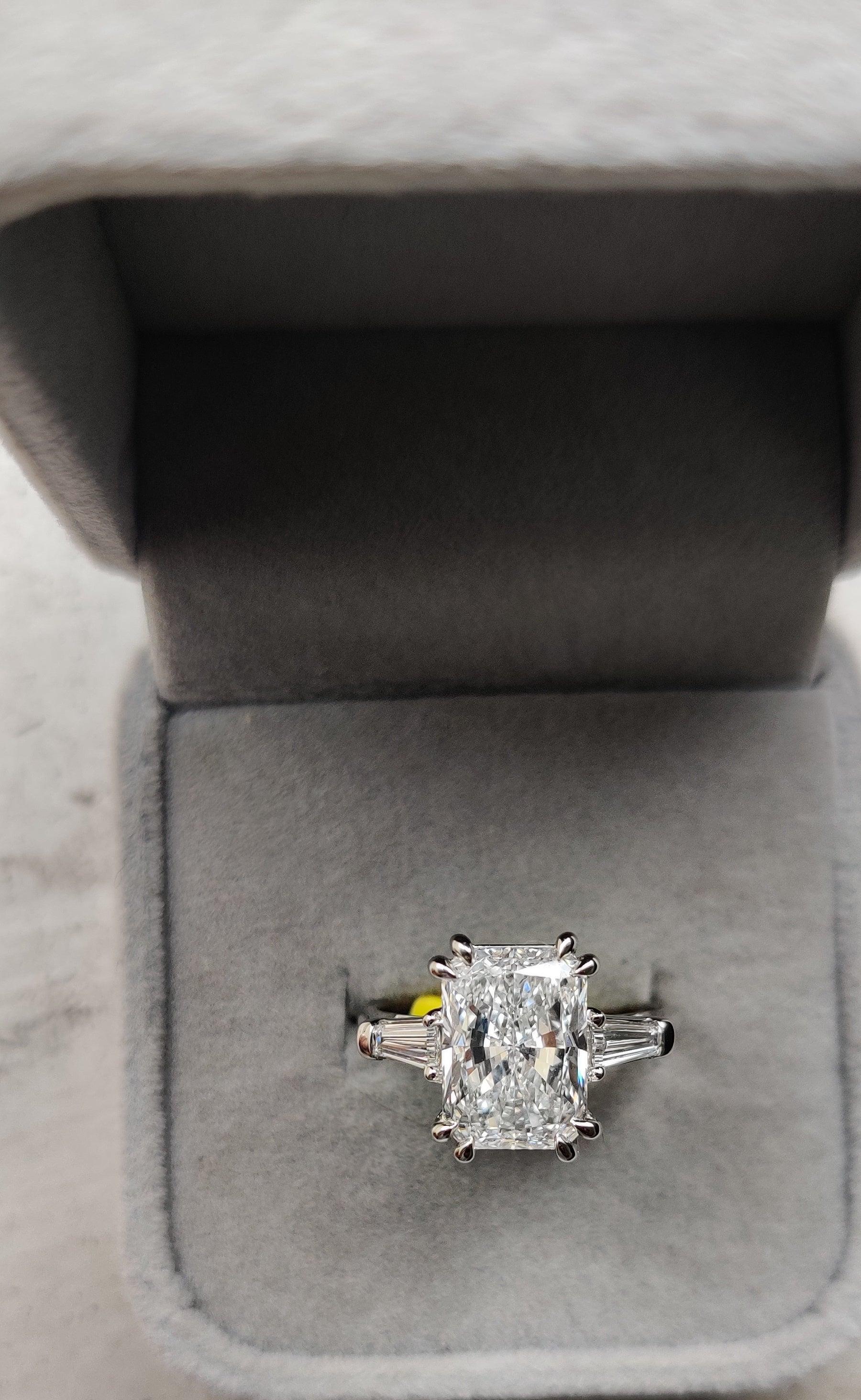 IGI Certified Radiant & Diamond Trilogy Ring with Band Platinum 6.50Ct - Image 6
