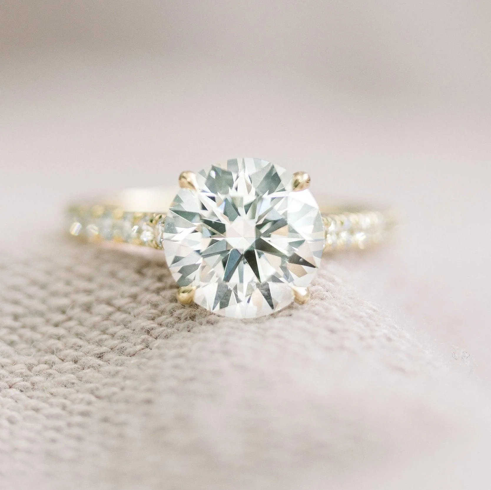 IGI Certified 3.75Ct Round Diamond Engagement Ring in 18k Yellow Gold