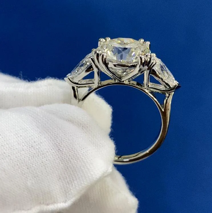 IGI Certified 6.50ct - 7.50ct Lab Grown Round Diamond Trilogy Engagement Ring in Platinum - Image 3
