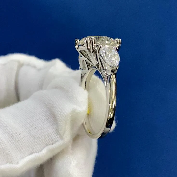 IGI Certified 6.50ct - 7.50ct Lab Grown Round Diamond Trilogy Engagement Ring in Platinum - Image 4