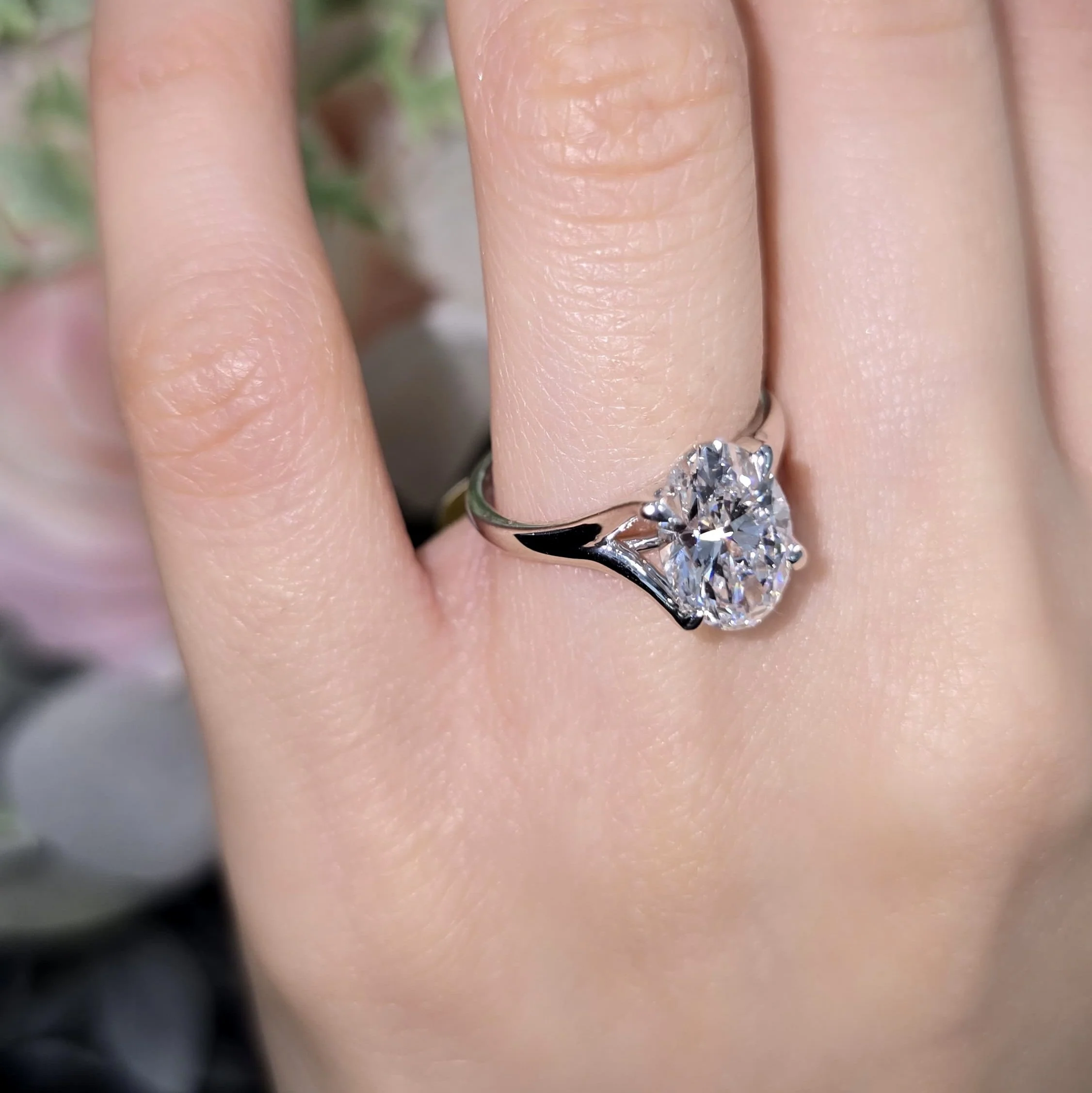 IGI E/VS 2.50Ct Lab Grown Oval Diamond Solitaire Engagement Ring in Platinum - Image 2