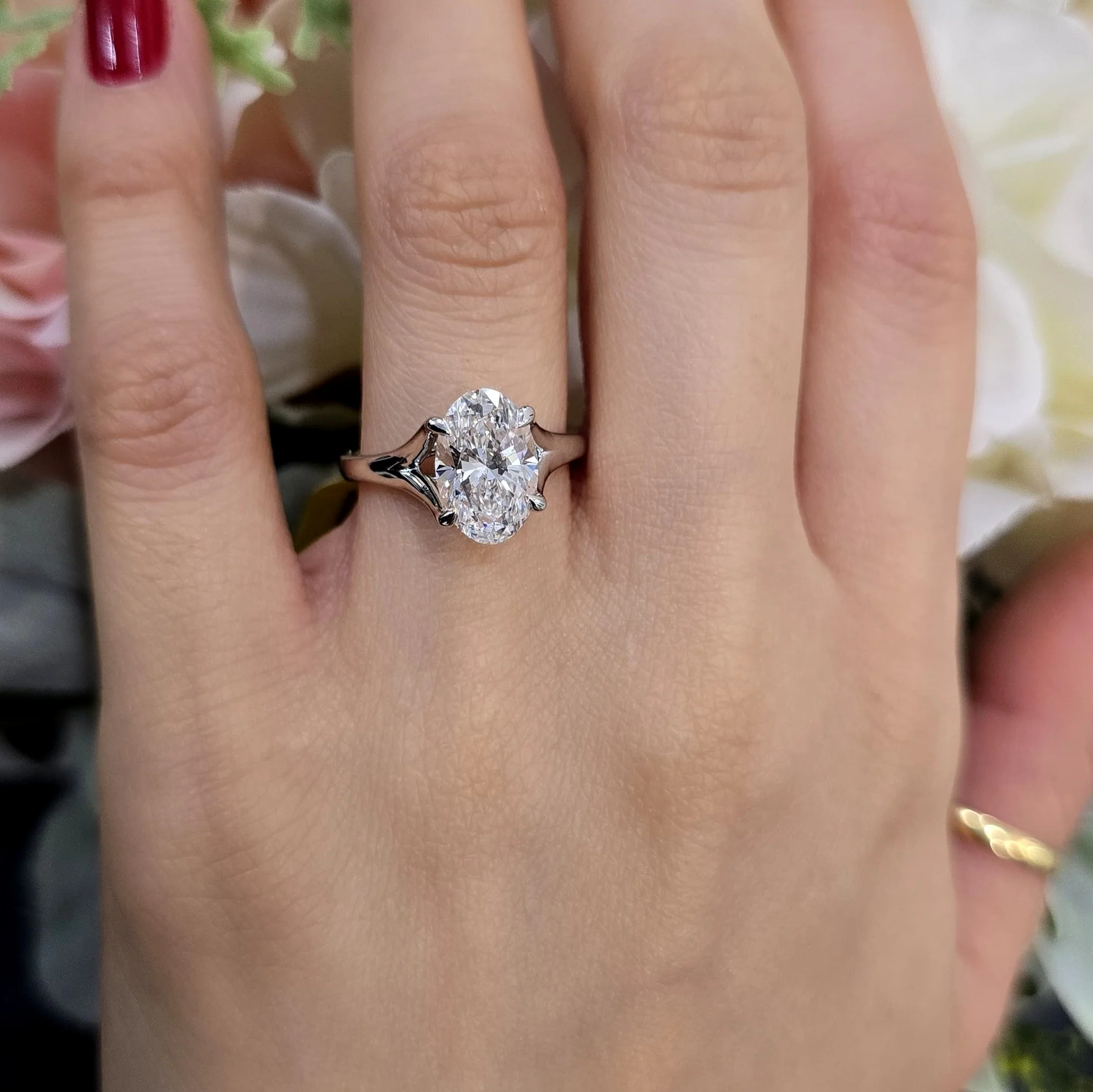 IGI E/VS 2.50Ct Lab Grown Oval Diamond Solitaire Engagement Ring in Platinum - Image 3