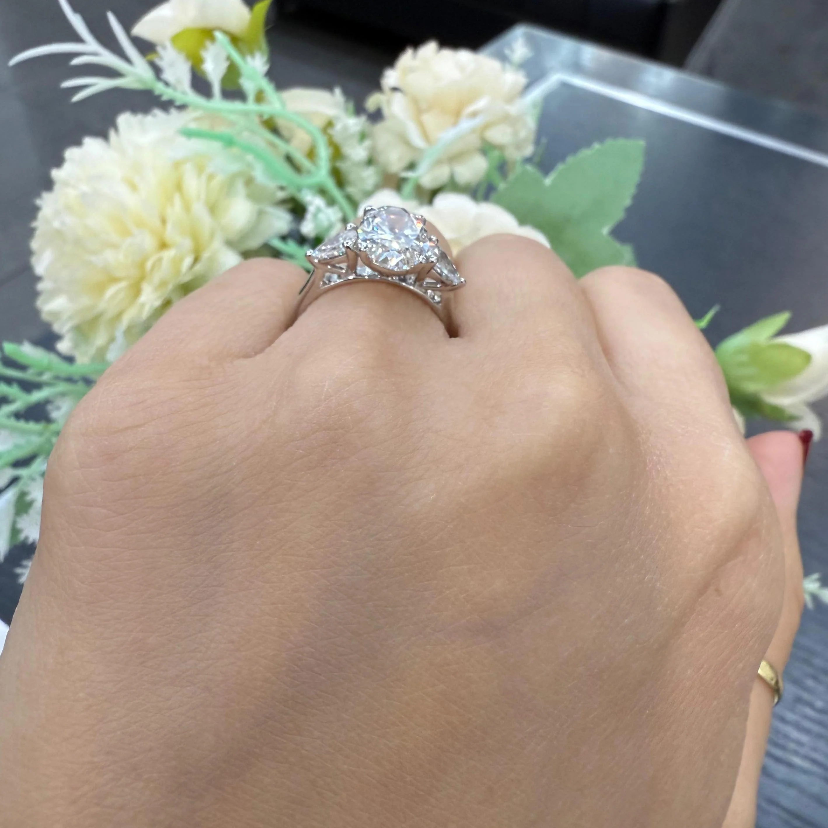 3.00Carat D/VS Lab Grown Oval & Pear Shape Diamond Trilogy Ring In Platinum - Image 4