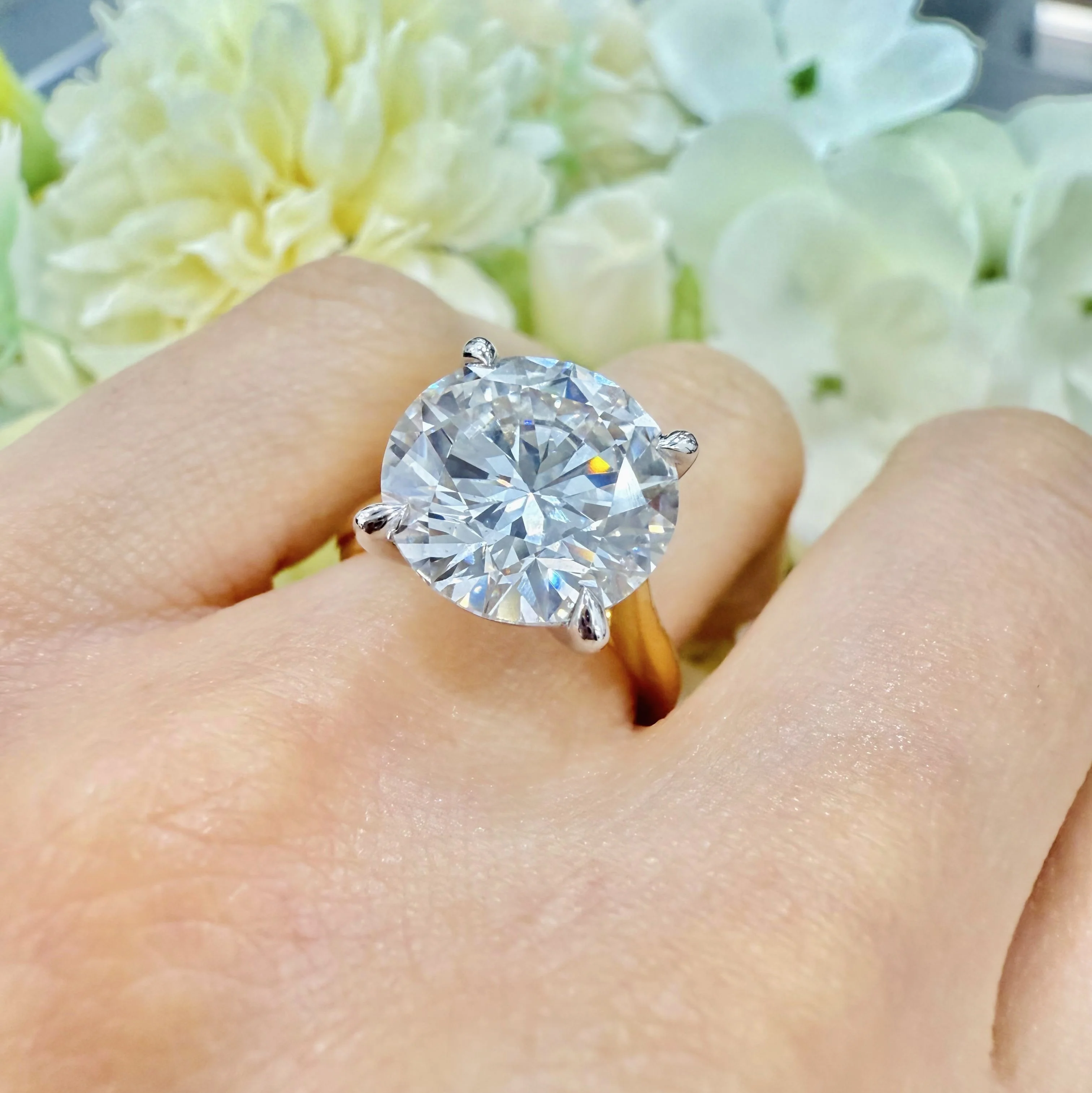 IGI 6.42Ct Lab Grown Round Diamond Solitaire Engagement Ring in 18k Gold - Image 4