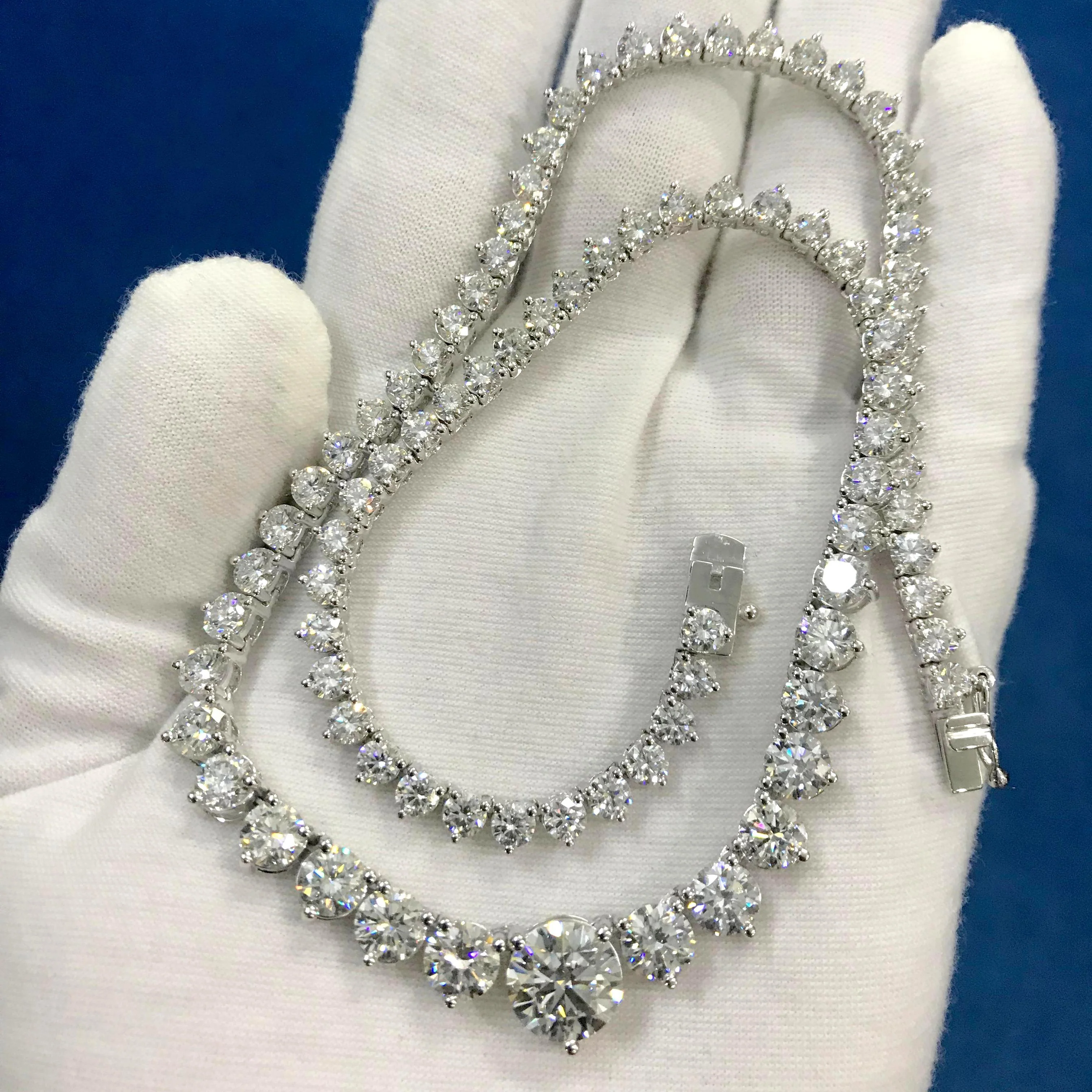 D/VS 30Carat Lab Diamond Graduated Necklace in Hallmarked 18k White Gold 36 Grams - Image 2