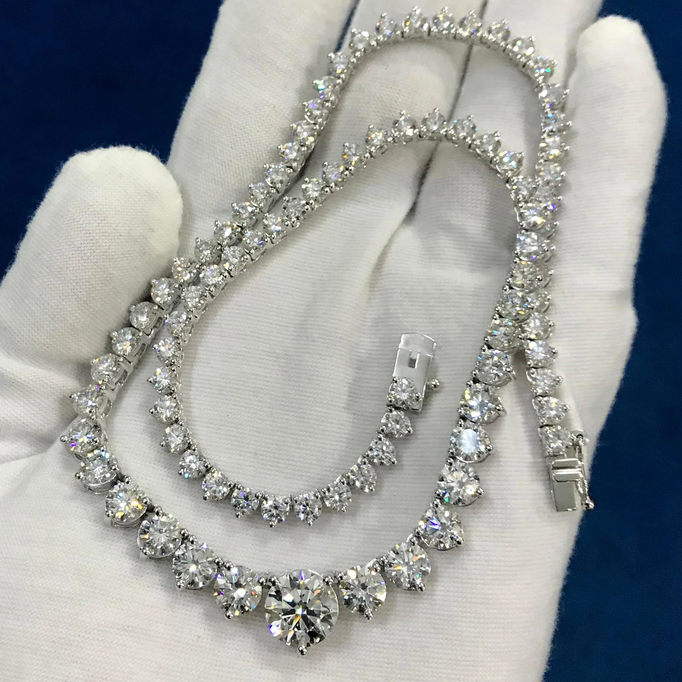 D/VS 30Carat Lab Diamond Graduated Necklace in Hallmarked 18k White Gold 36 Grams - Image 4