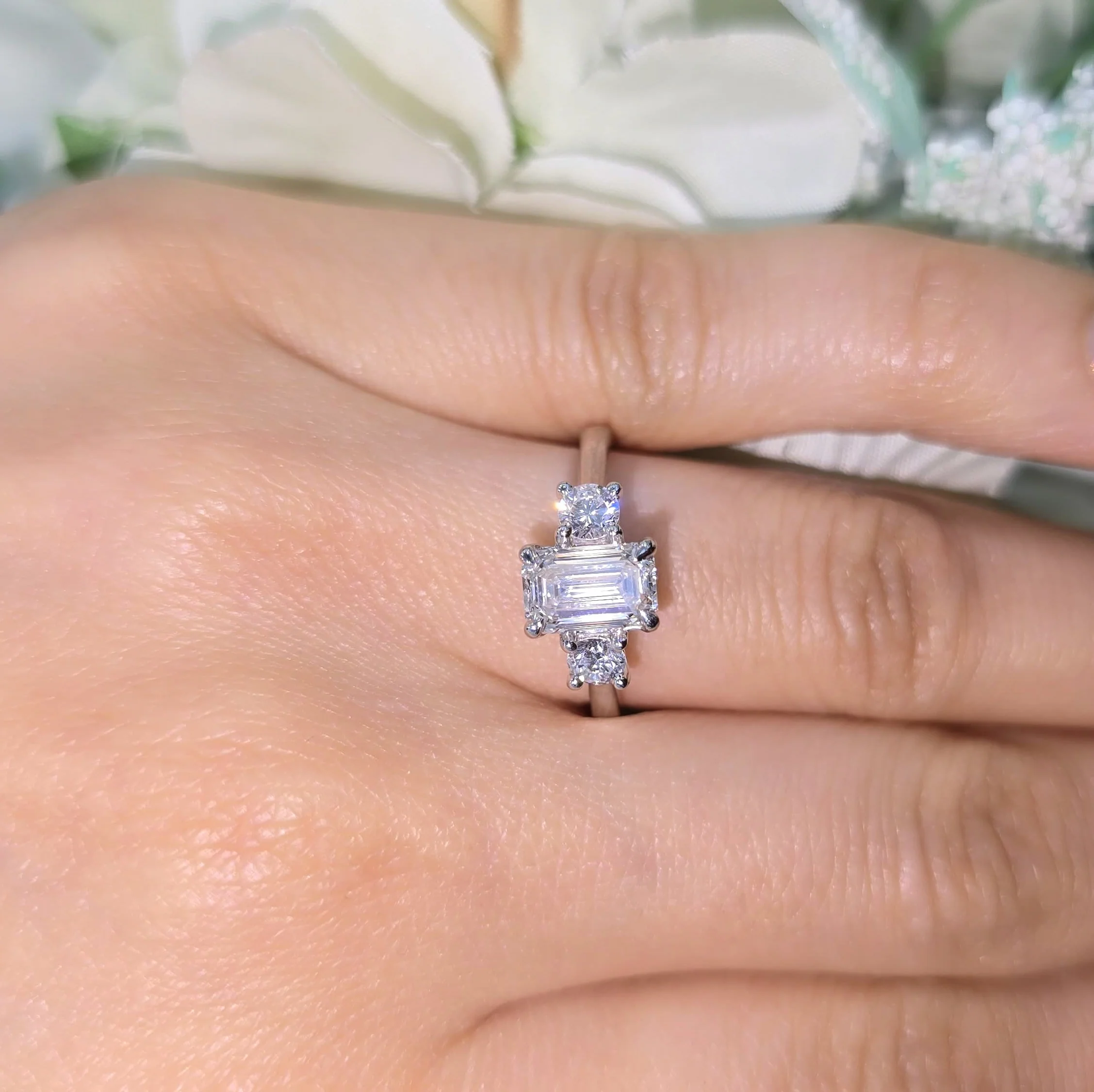1.50 Carat D/VS Lab Grown Emerald & Round Diamond Trilogy Ring In 950 Platinum - Image 3