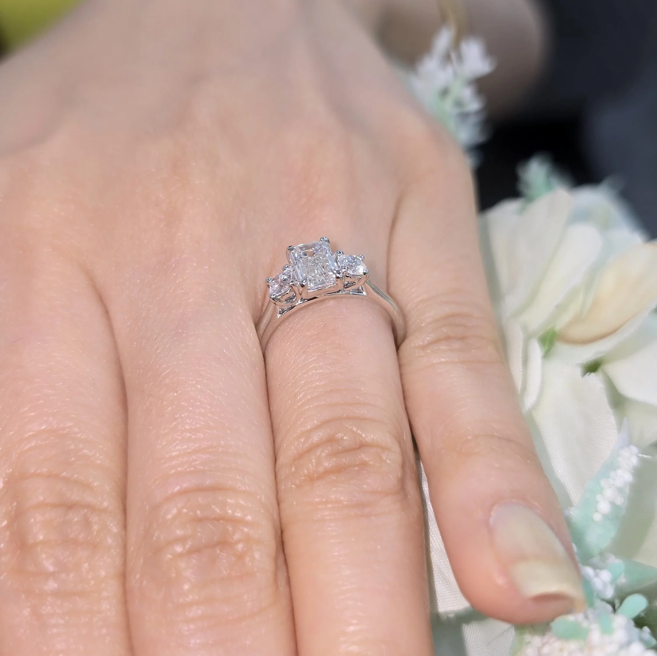1.50 Carat D/VS Lab Grown Emerald & Round Diamond Trilogy Ring In 950 Platinum - Image 6