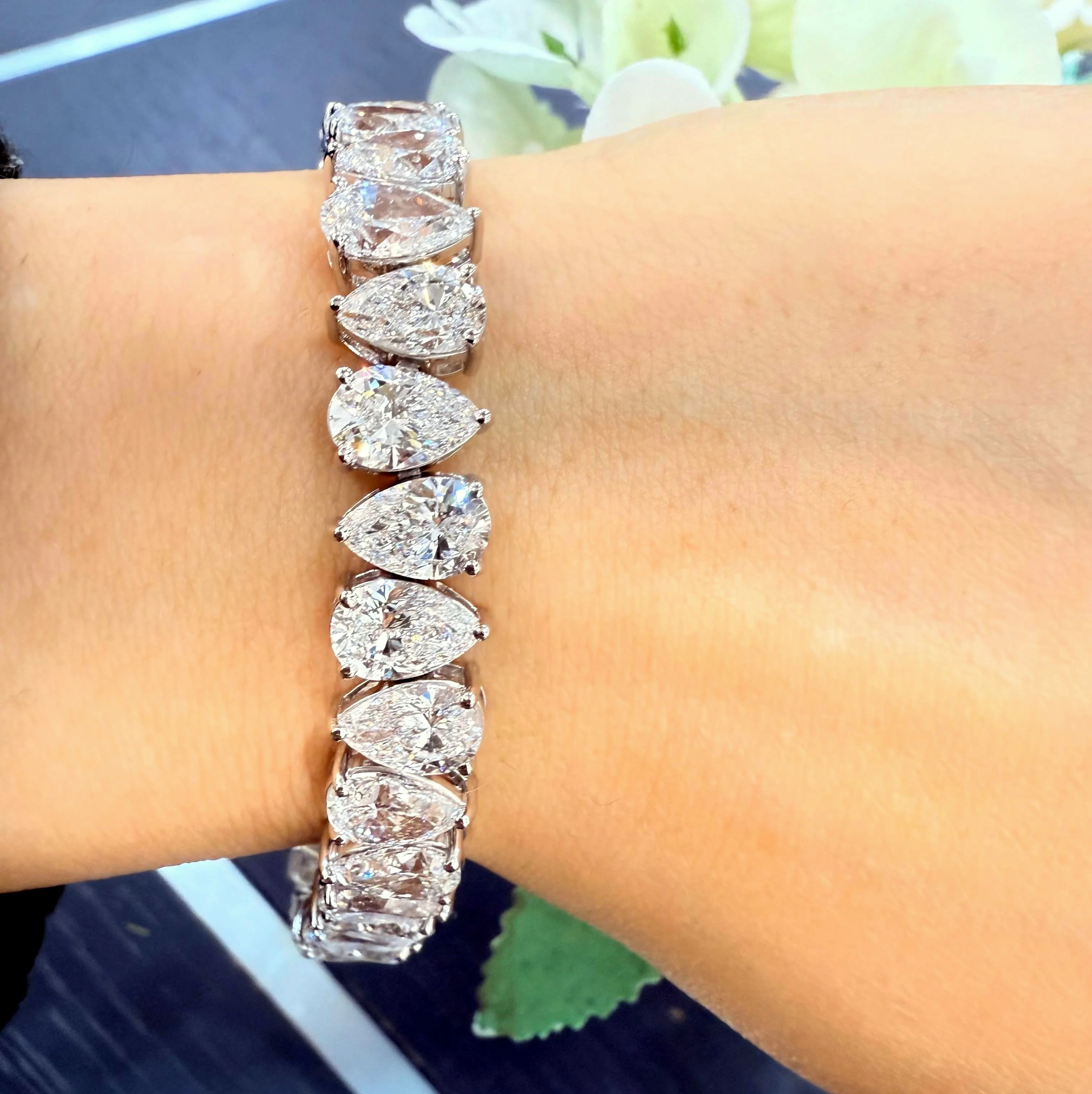 35.42CT D/VS Pear Lab Diamond Tennis Bracelet In Platinum - 35Grams - Image 2
