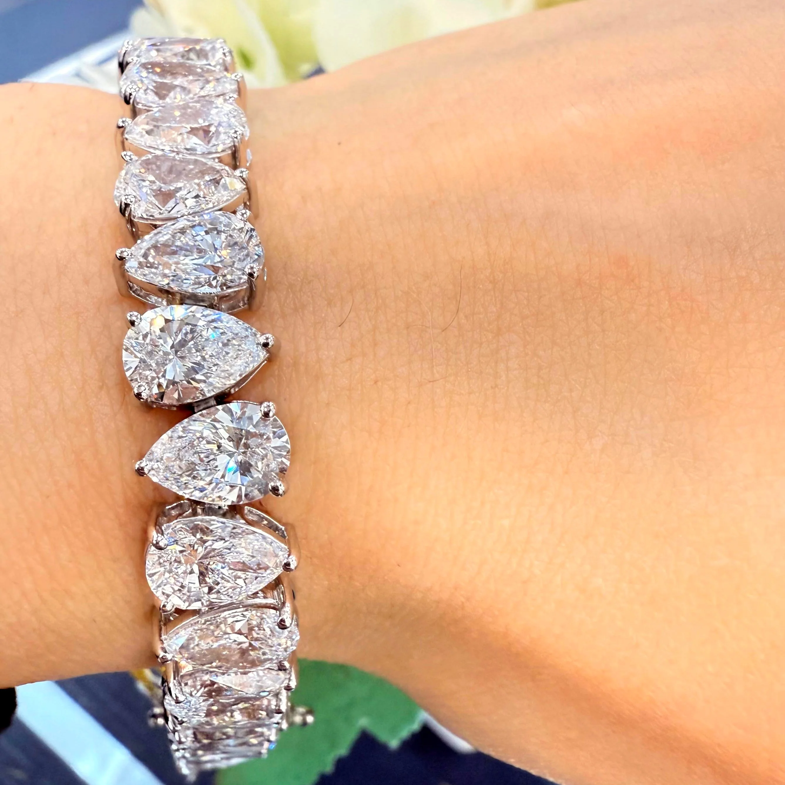 35.42CT D/VS Pear Lab Diamond Tennis Bracelet In Platinum - 35Grams - Image 4