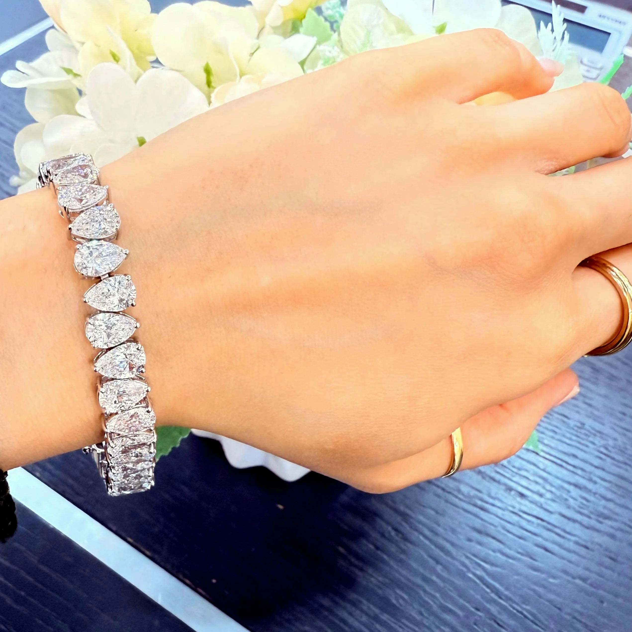 35.42CT D/VS Pear Lab Diamond Tennis Bracelet In Platinum - 35Grams - Image 5