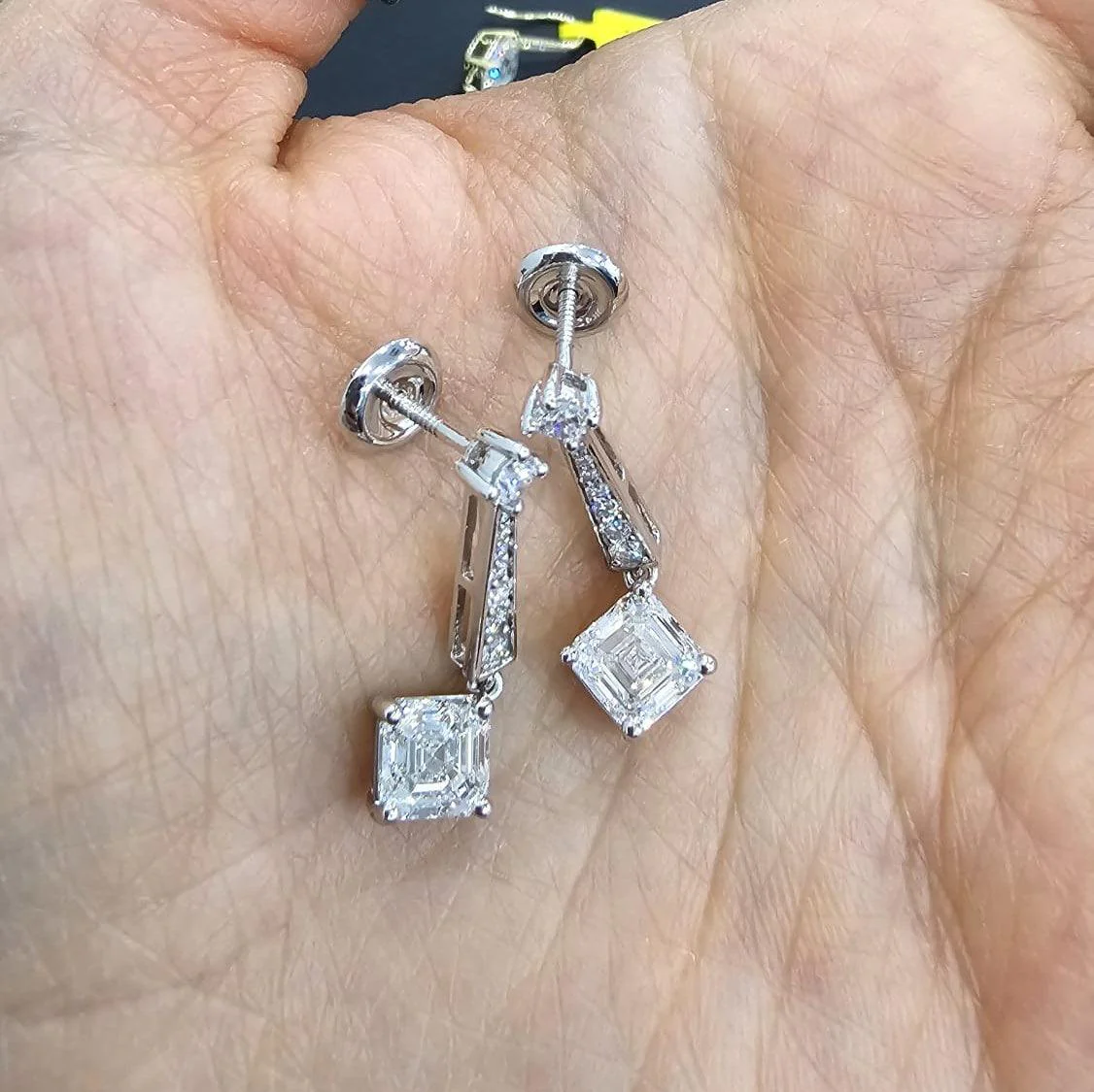 Last Piece ! Certified 3.50Carat Asscher Diamond Dangle Drop Earrings in 18k White Gold 5.00Grams - Image 4