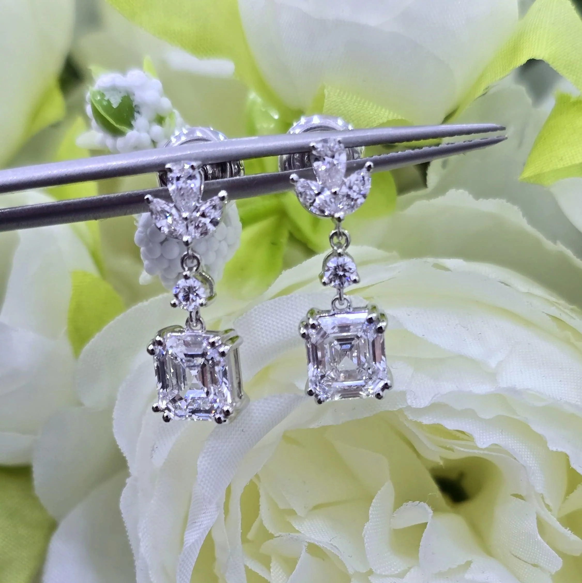 Last Piece ! Certified 3.65Ct D/VVS Asscher & Multi Diamond Dangle Drop Earrings in 18k White Gold - Image 3