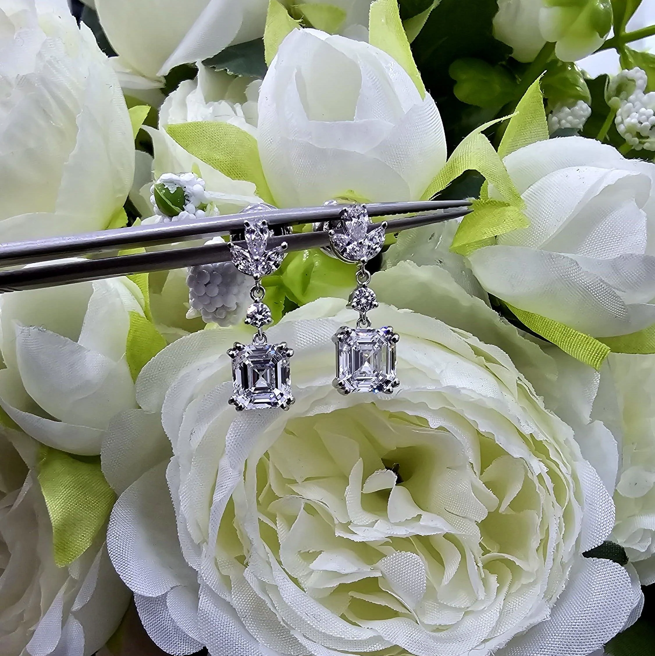 Last Piece ! Certified 3.65Ct D/VVS Asscher & Multi Diamond Dangle Drop Earrings in 18k White Gold - Image 4